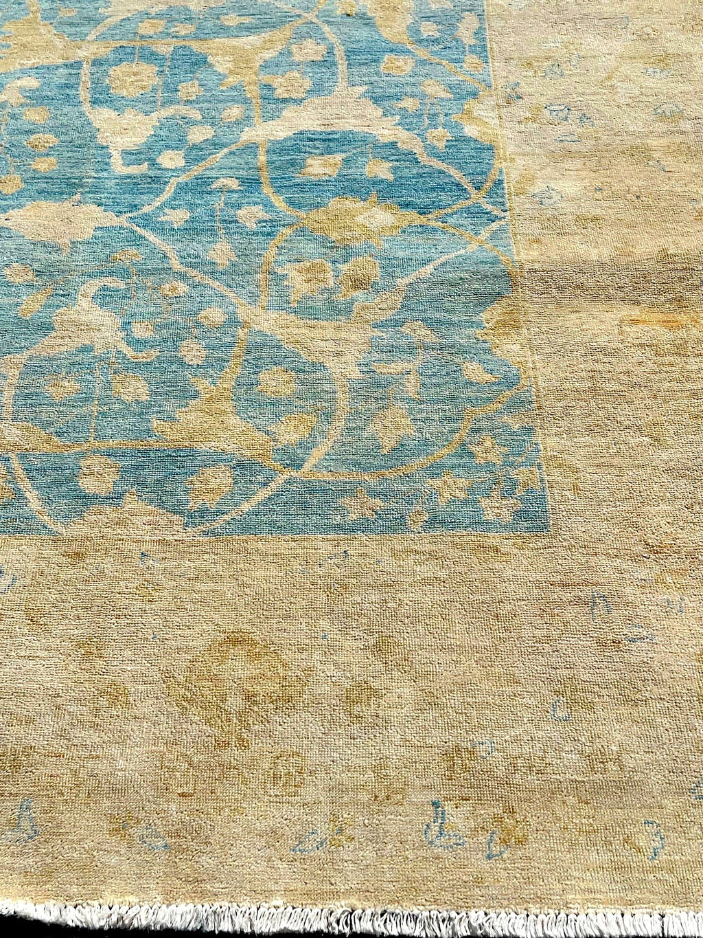 15/2161 Sultanabad 7'10" x 9'8"