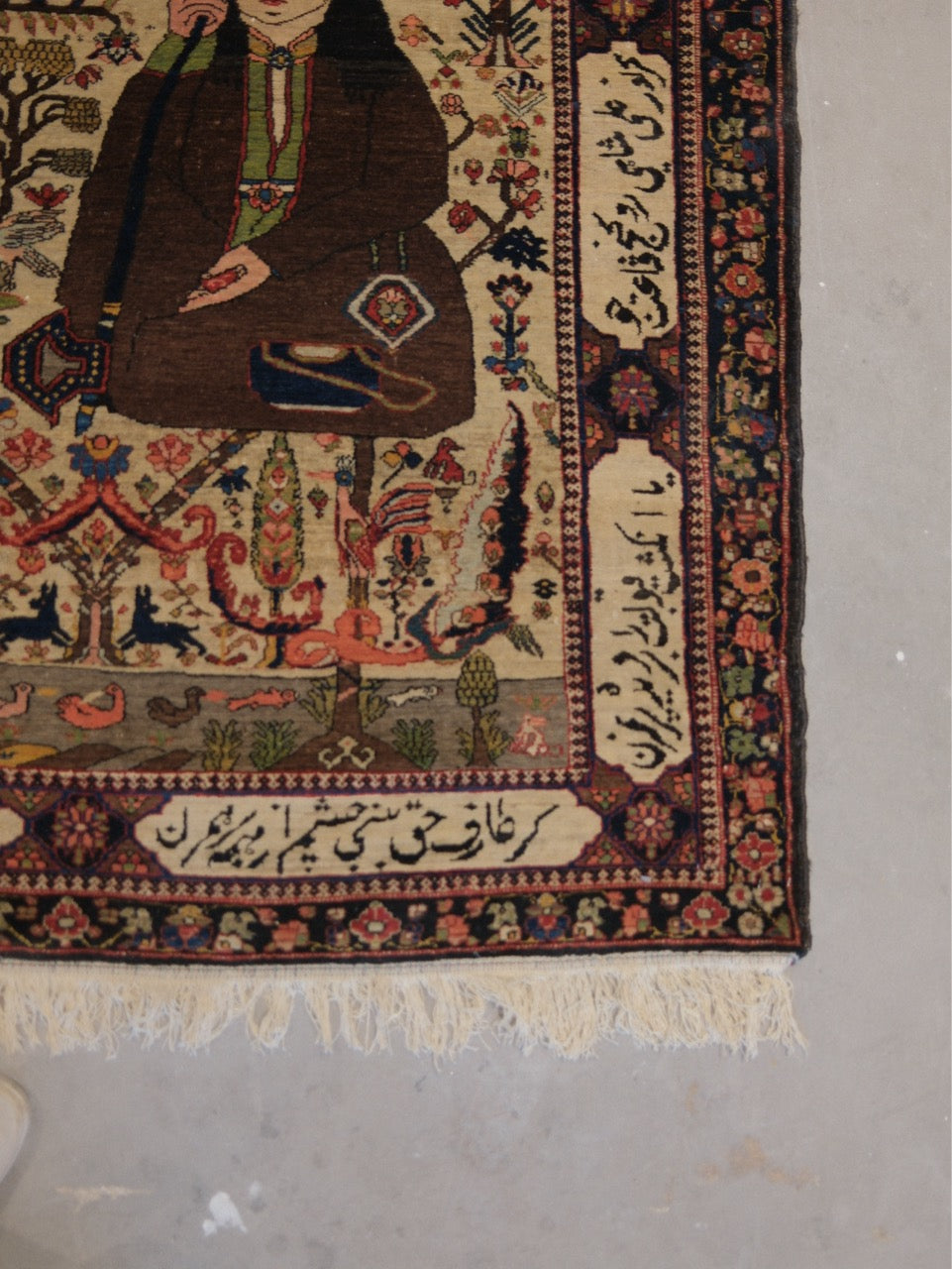 61285 Antique Bakhtiar rug 4.7x5.6