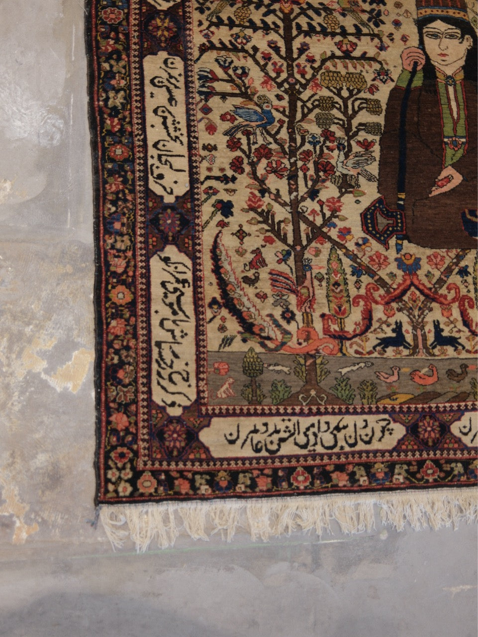 61285 Antique Bakhtiar rug 4.7x5.6