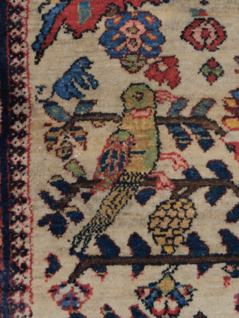 61285 Antique Bakhtiar rug 4.7x5.6