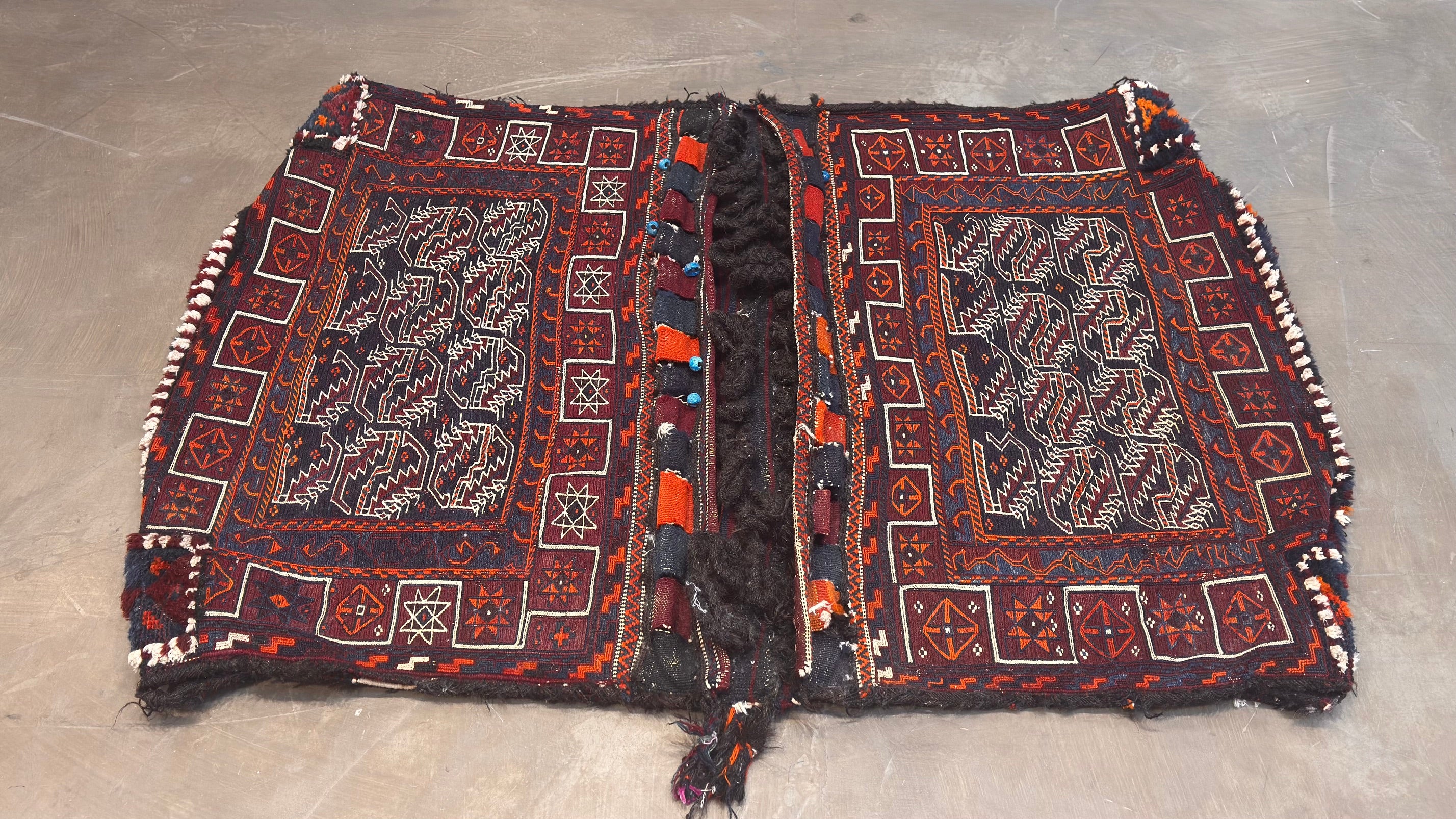 39479 Antique Bakhtiari wool Saddlebag 4'5"x3'2"