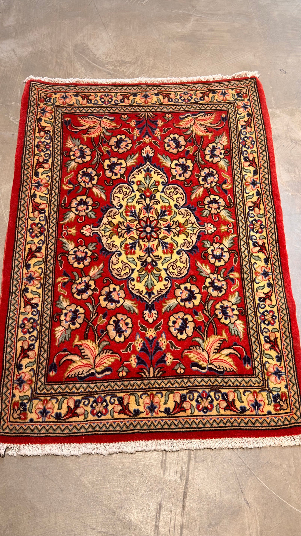 10497 2'6"x3'8" Persian Saruk