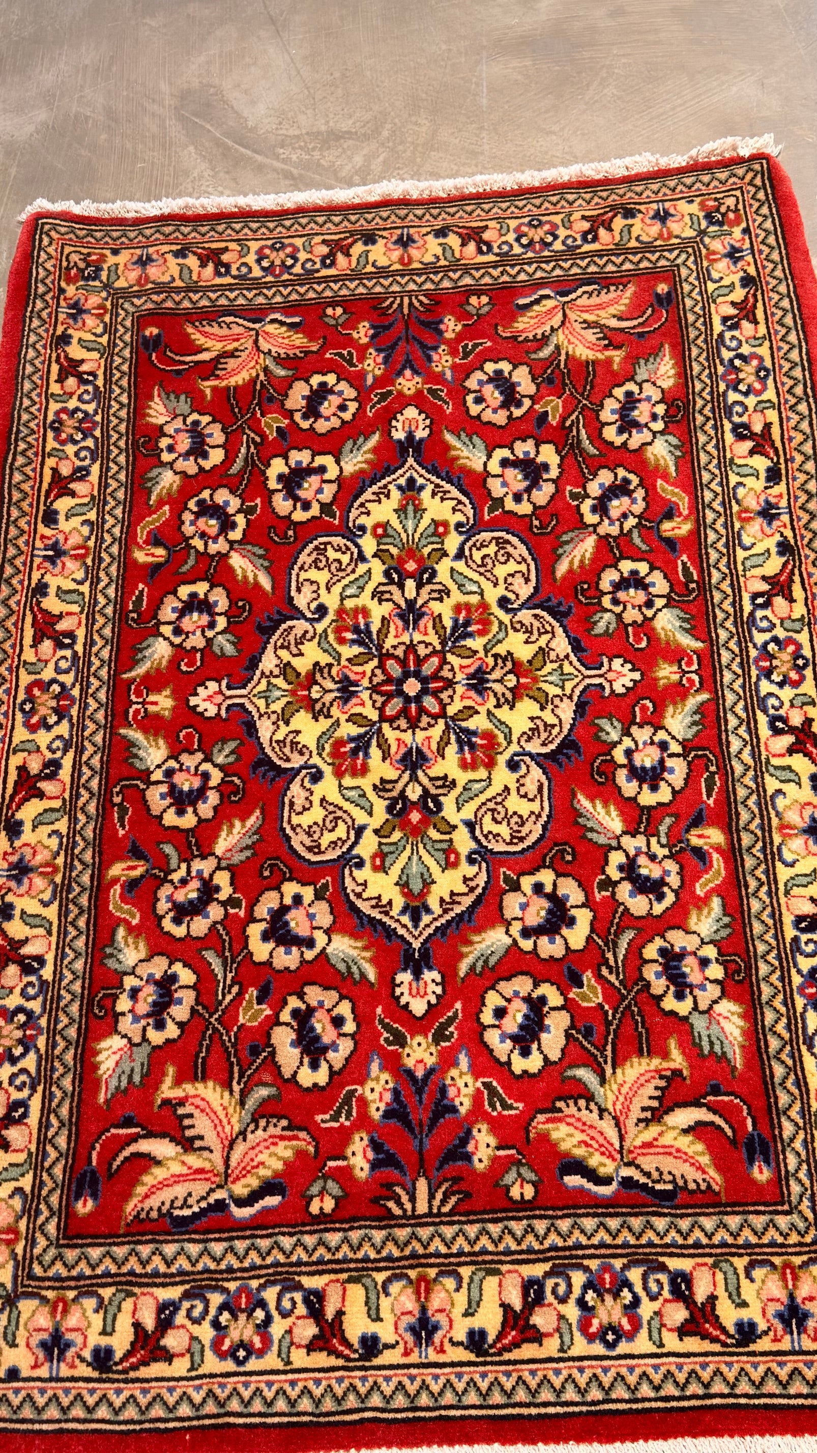 10497 2'6"x3'8" Persian Saruk