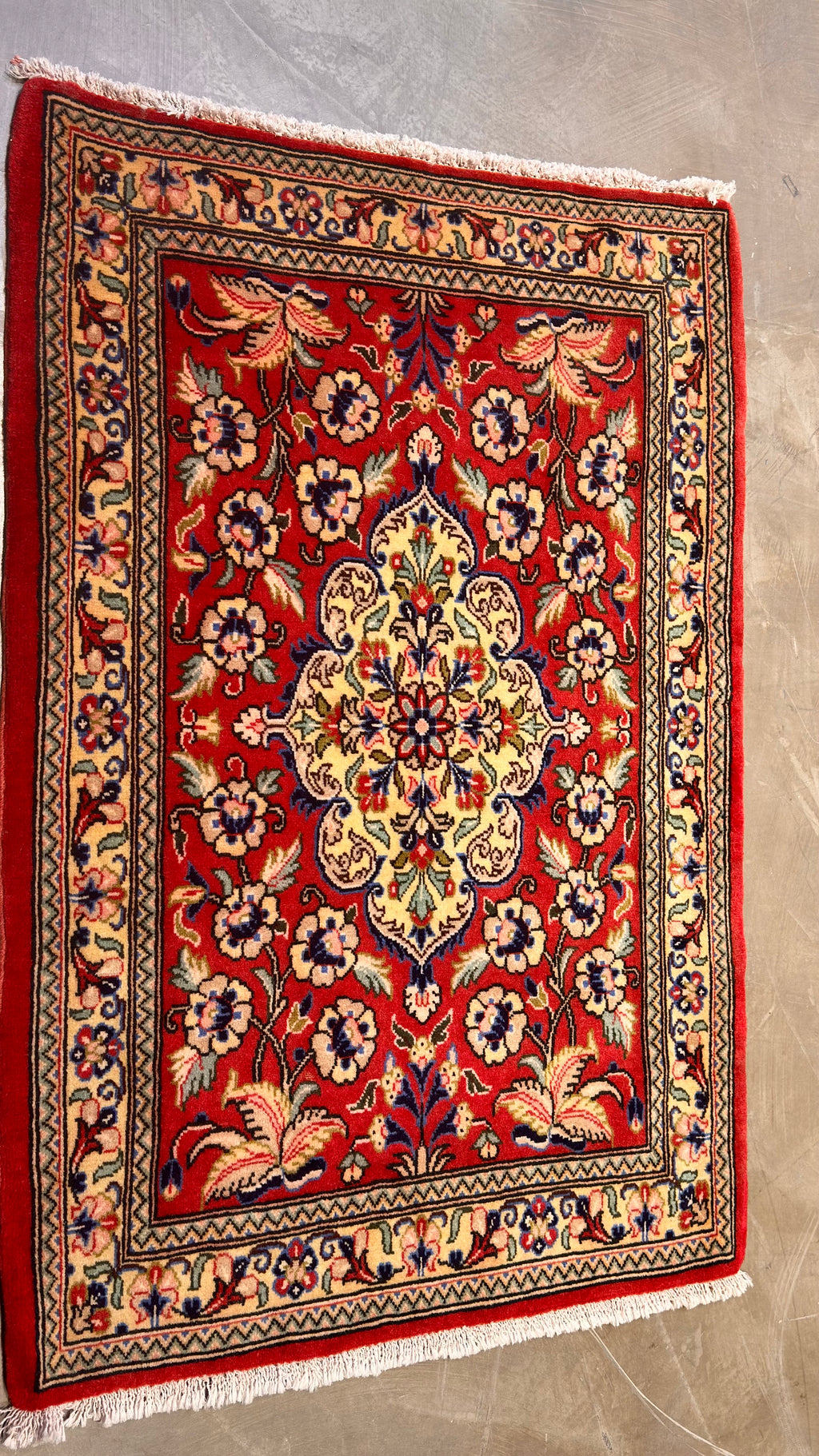 10497 2'6"x3'8" Persian Saruk