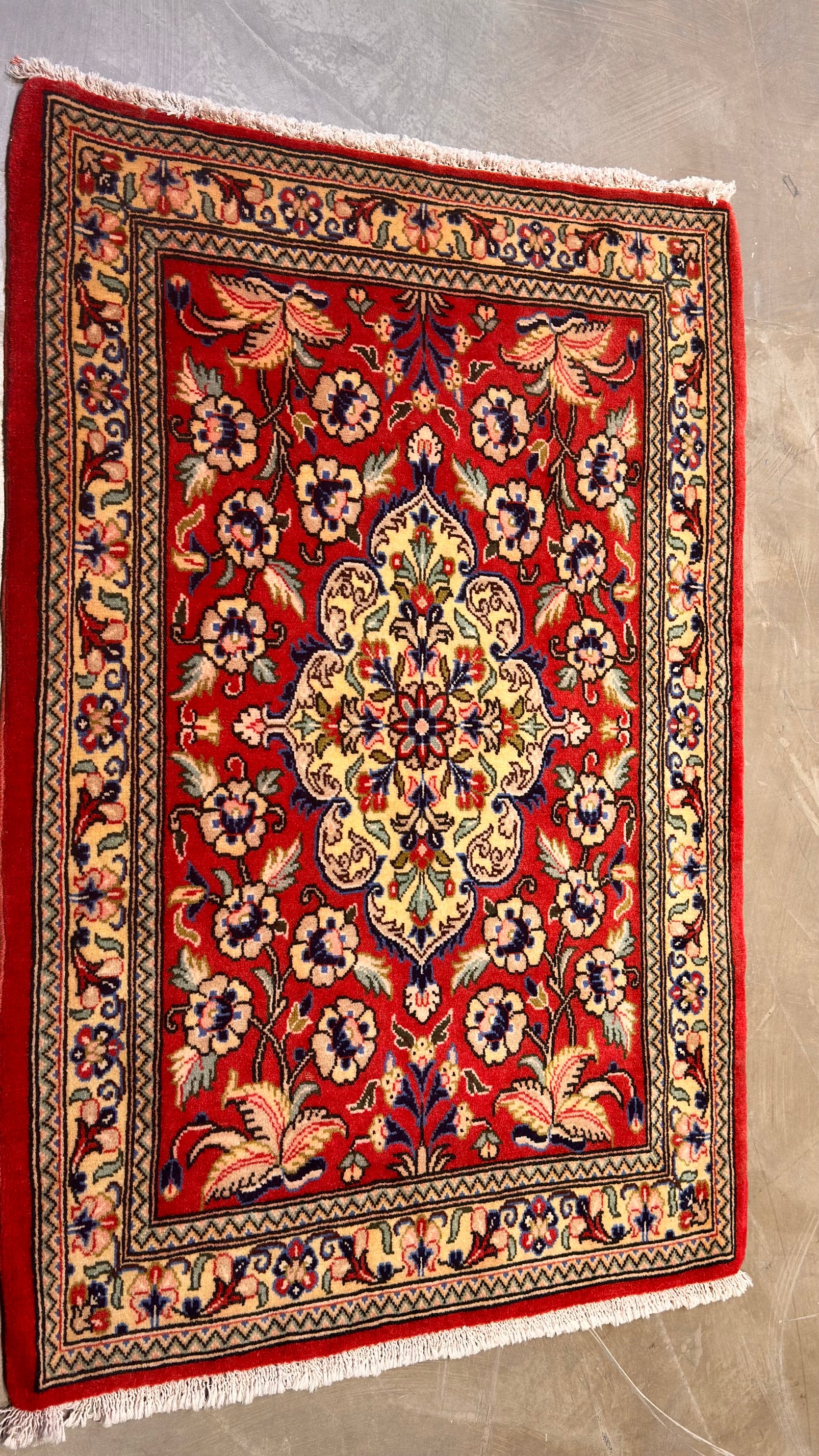10497 2'6"x3'8" Persian Saruk