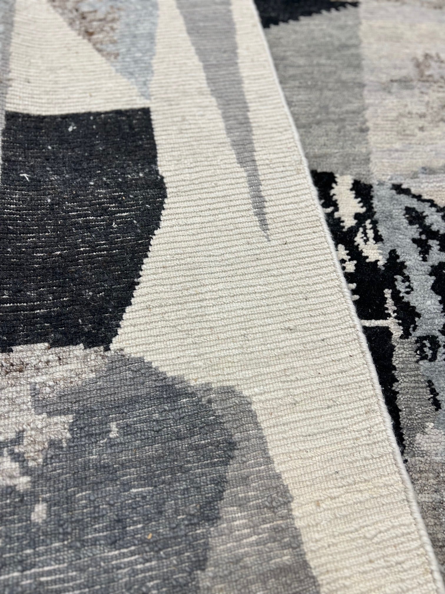 1015 8'x10' Kalaty HX1495 Greys/Black/White Abstract