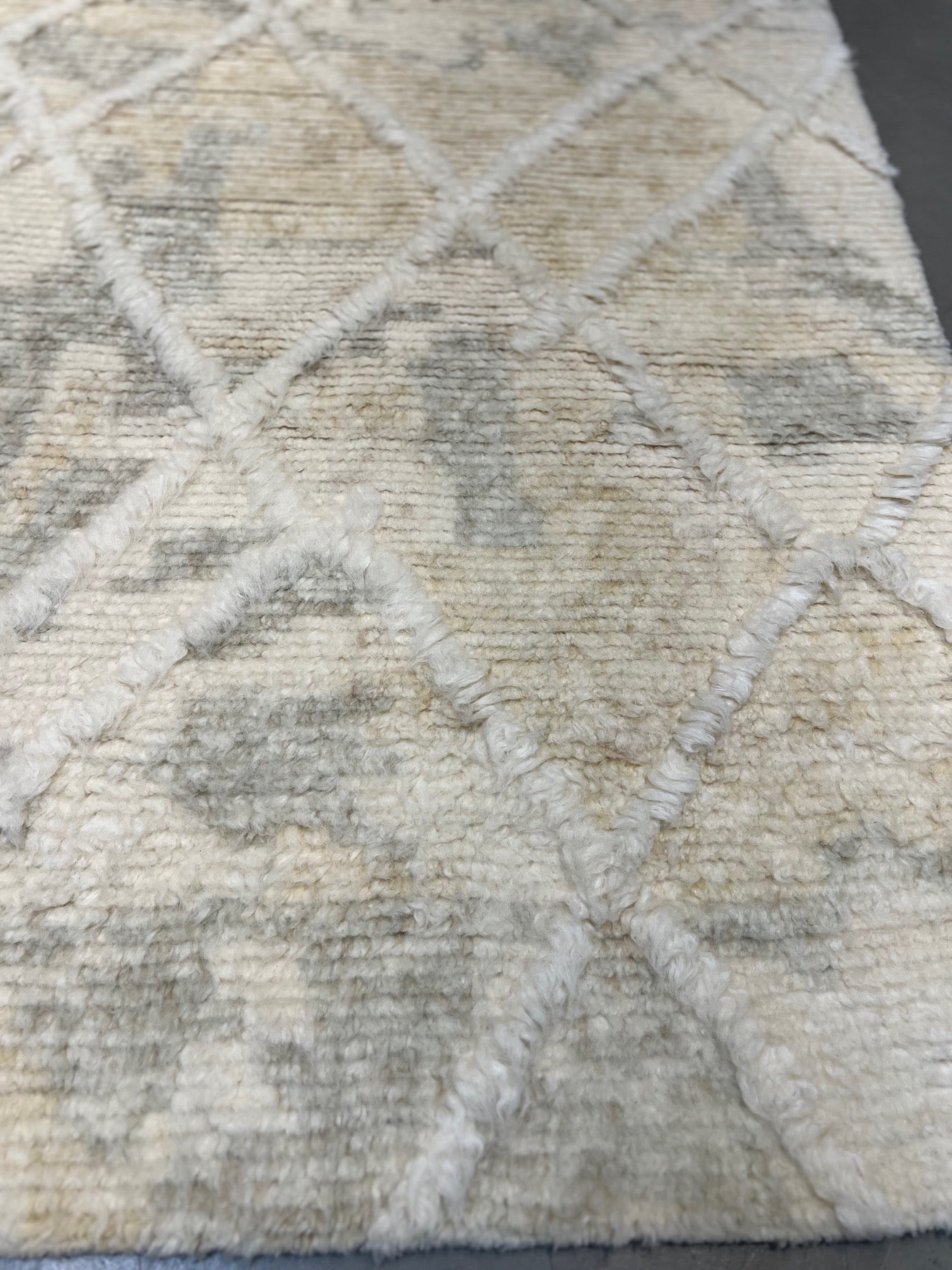 P81642 8'x10'  Hand made wool Moroccon design liquidation