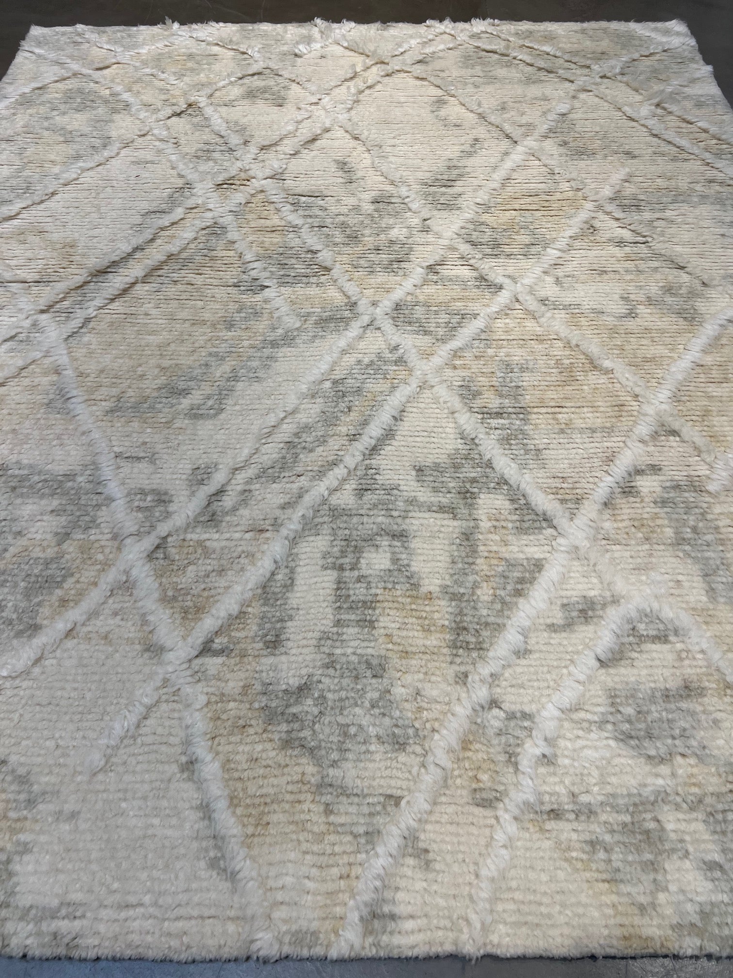 P81642 8'x10'  Hand made wool Moroccon design liquidation