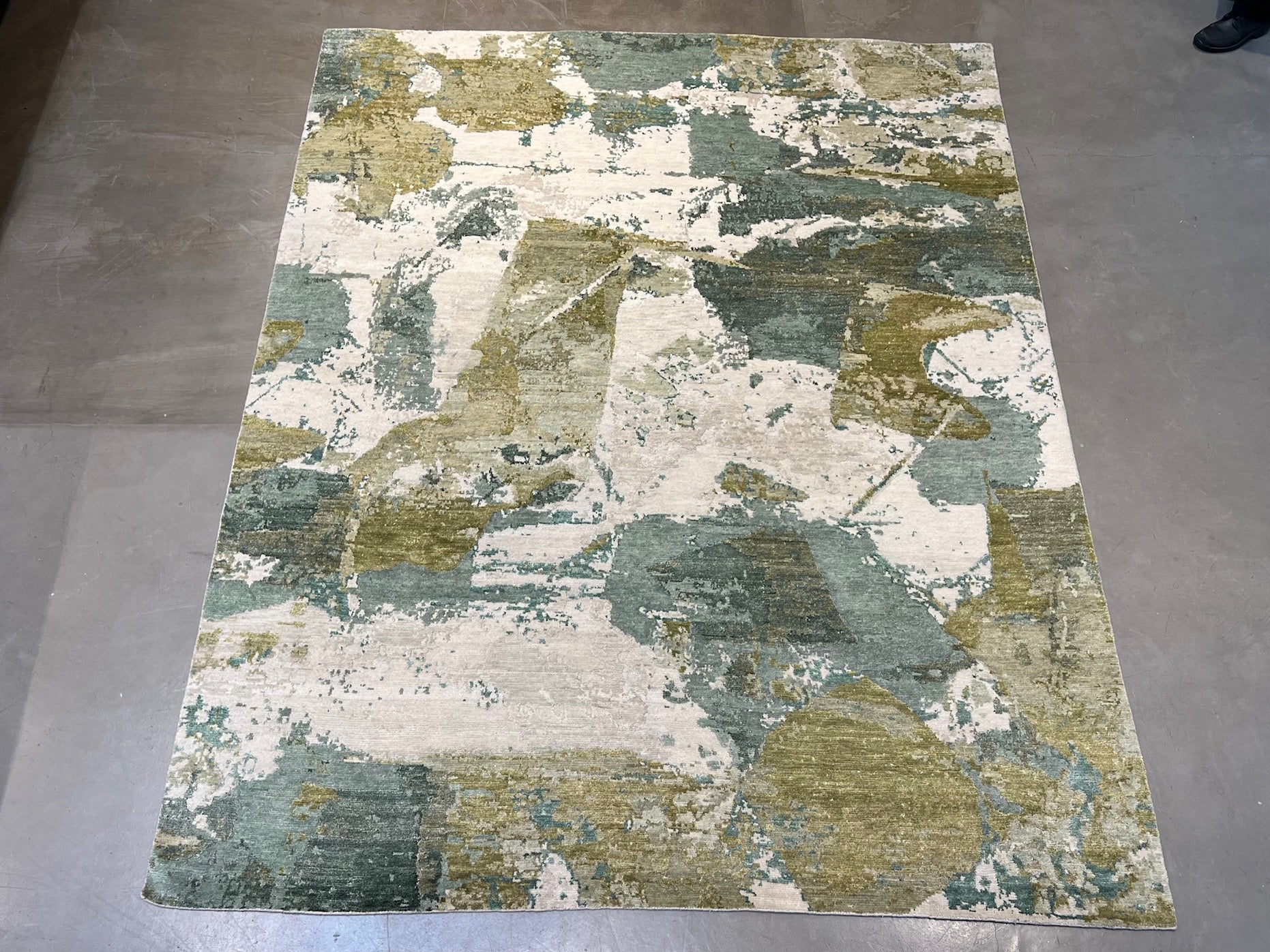 1011 8'x10' Kalaty ON1167 Green Tones/Ivory Abstract