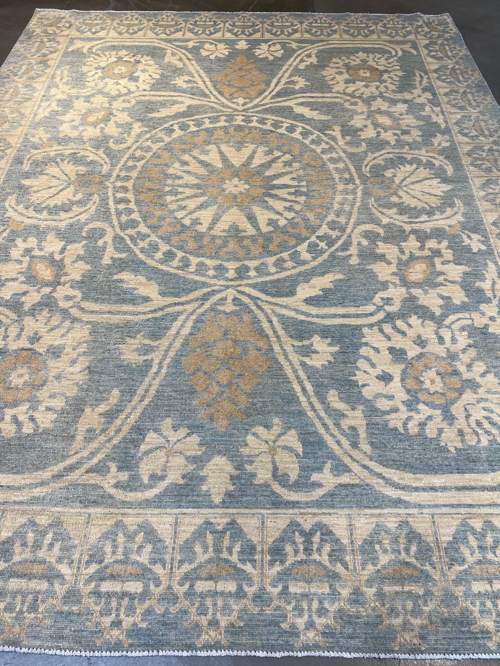 62460 8'x10'4" fine hand knotted wool pile rug