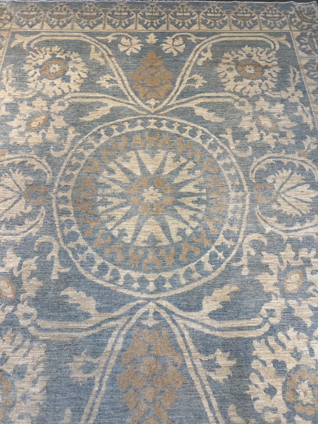 62460 8'x10'4" fine hand knotted wool pile rug