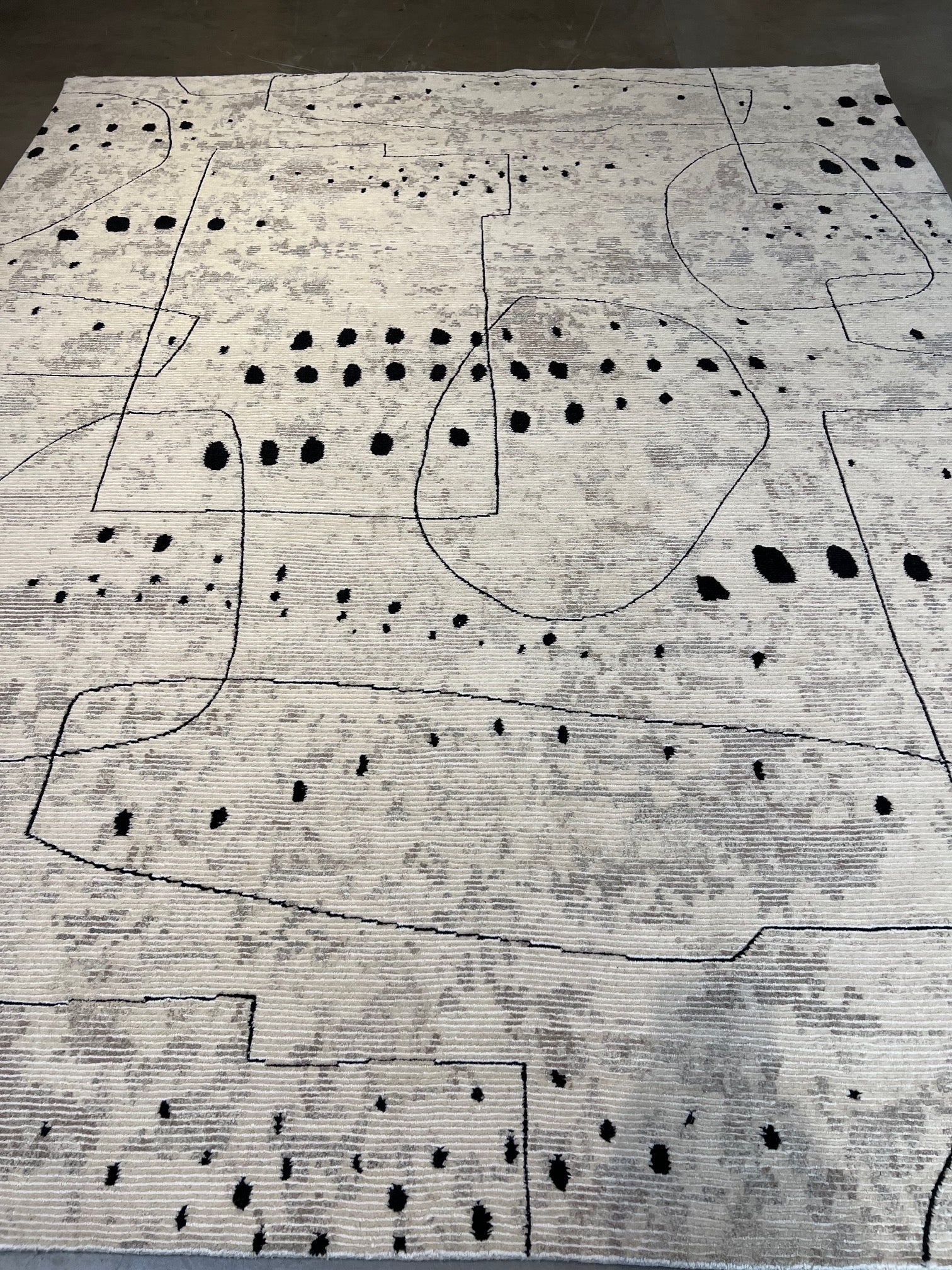 1004 8'x10' Tamarian Loft Natural charcoal