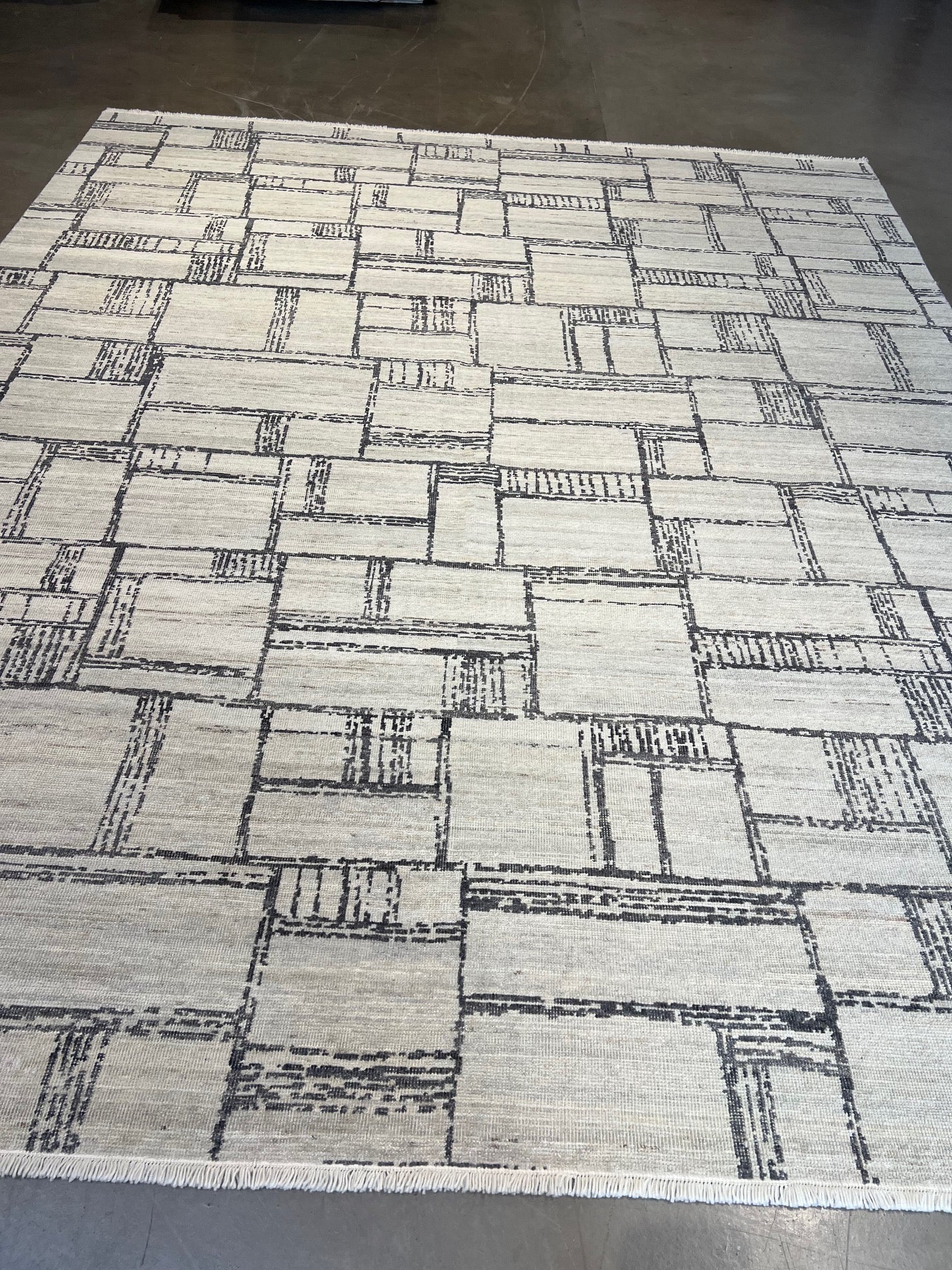 1017 8'x10' Tamarian Nepalese TM62 Black & White