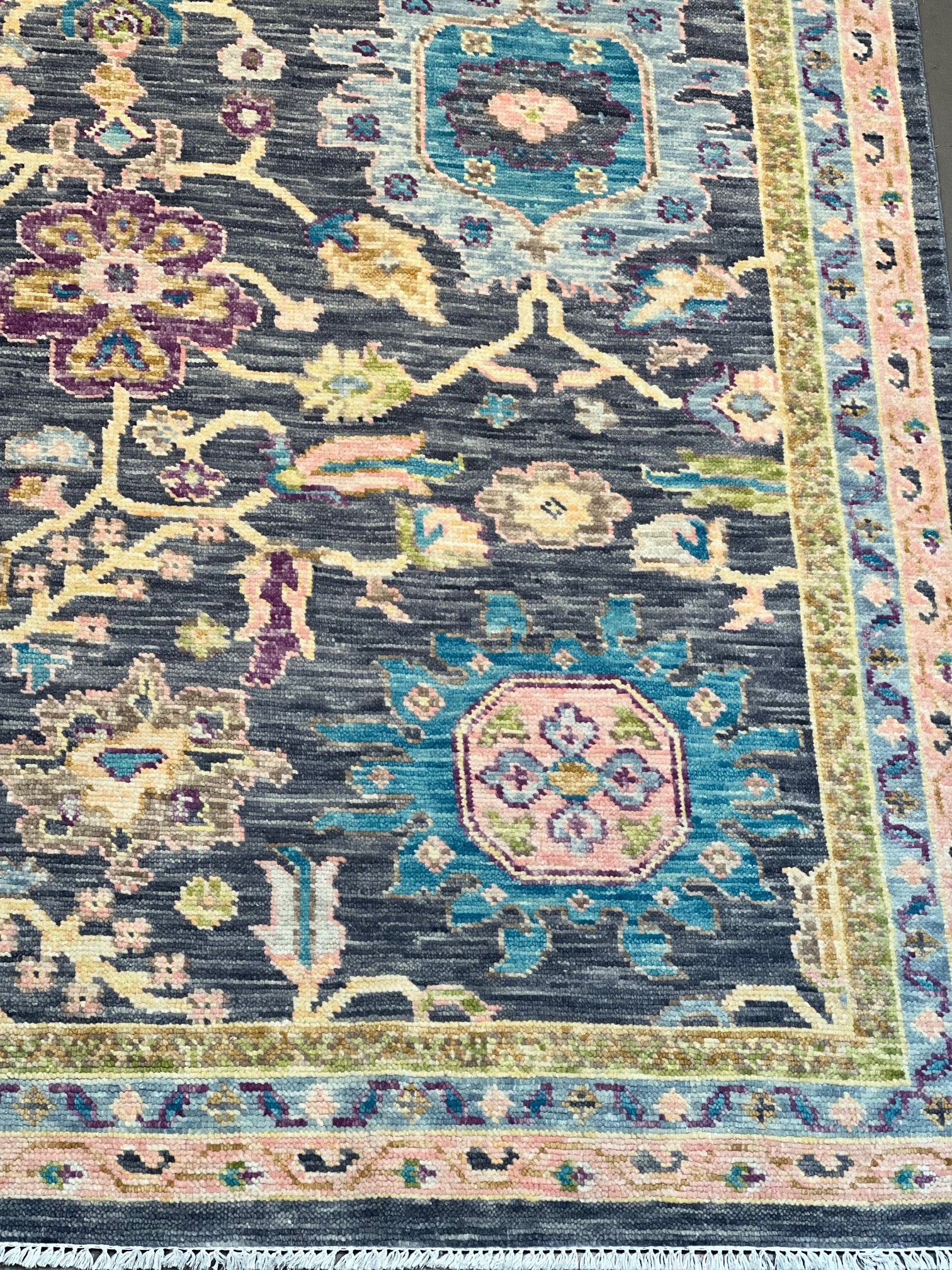 64005 9'4"x12'7" Karina