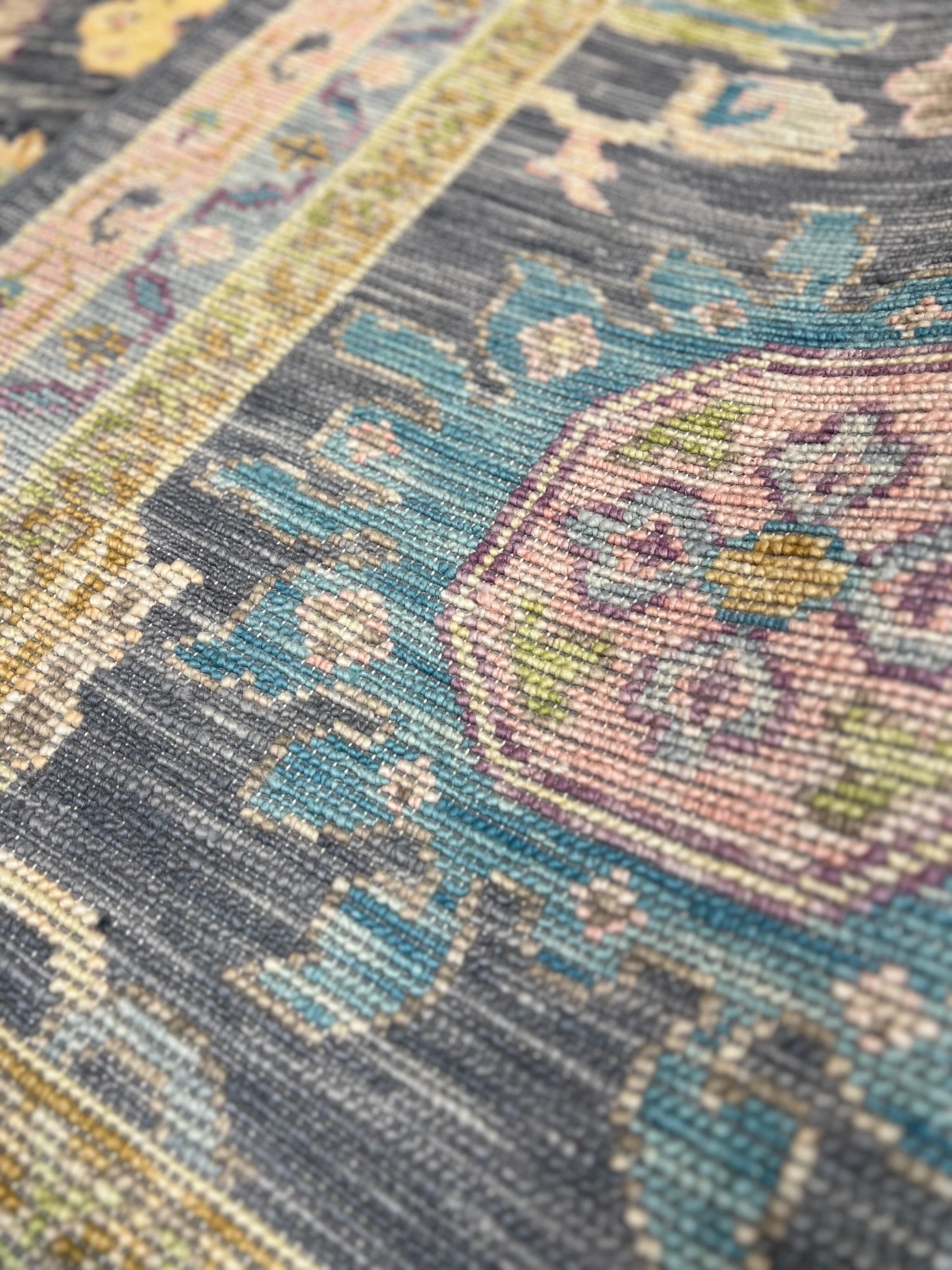 64005 9'4"x12'7" Karina