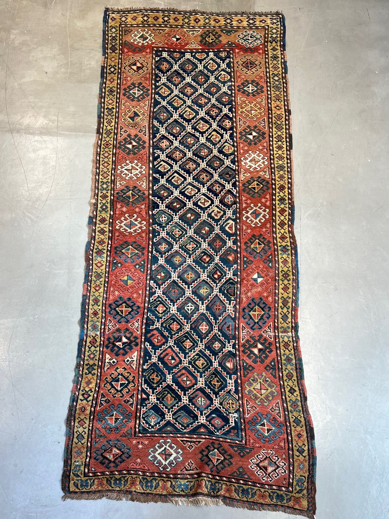 61961 Runner 3'9"x9'11"