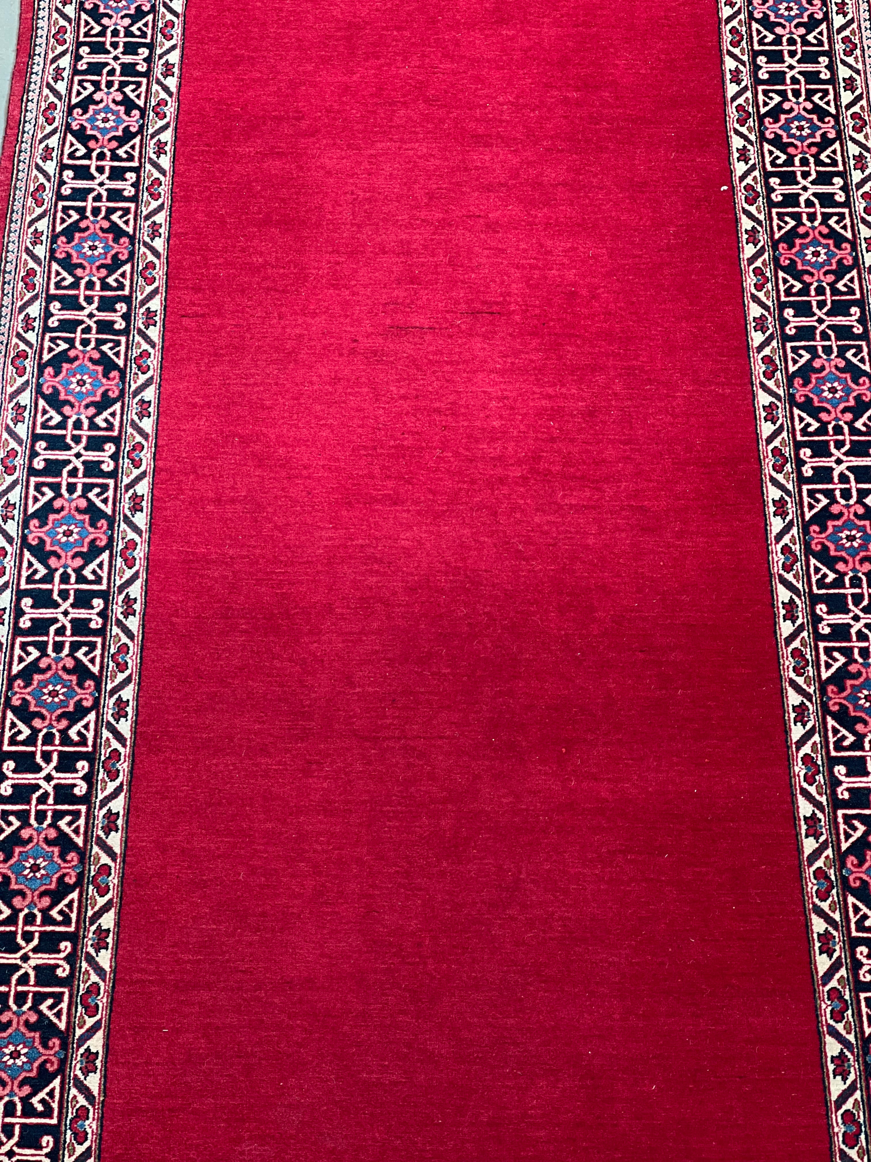 40125 Kashan Runner 3'8"x18'3"