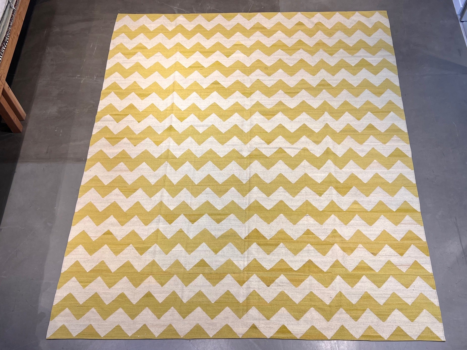 57046 10'2"x12'4" Kilim