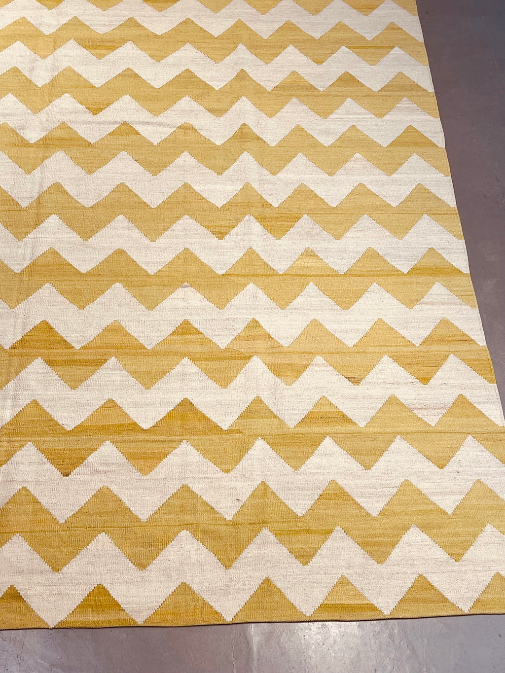 57046 10'2"x12'4" Kilim
