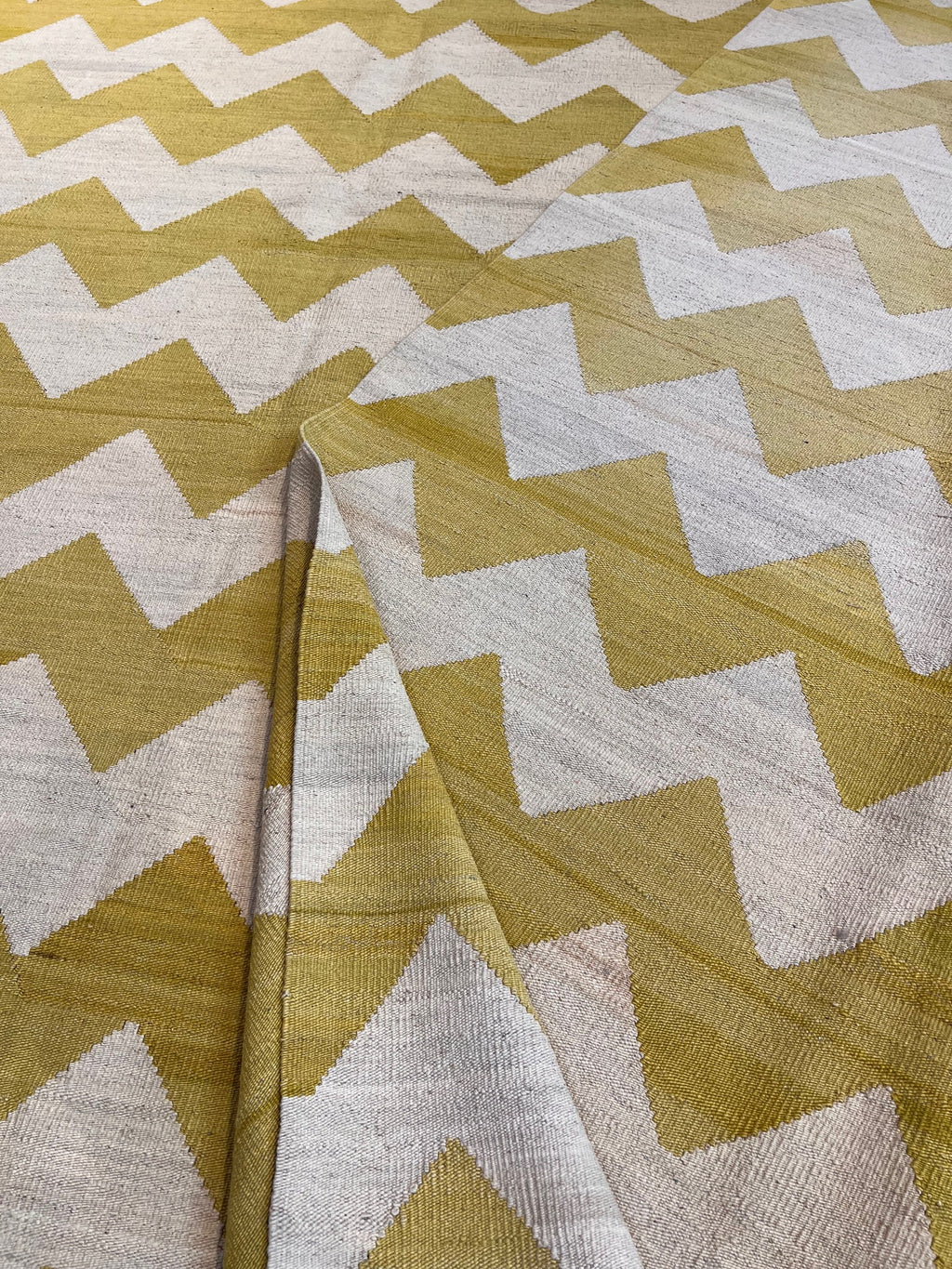 57046 10'2"x12'4" Kilim