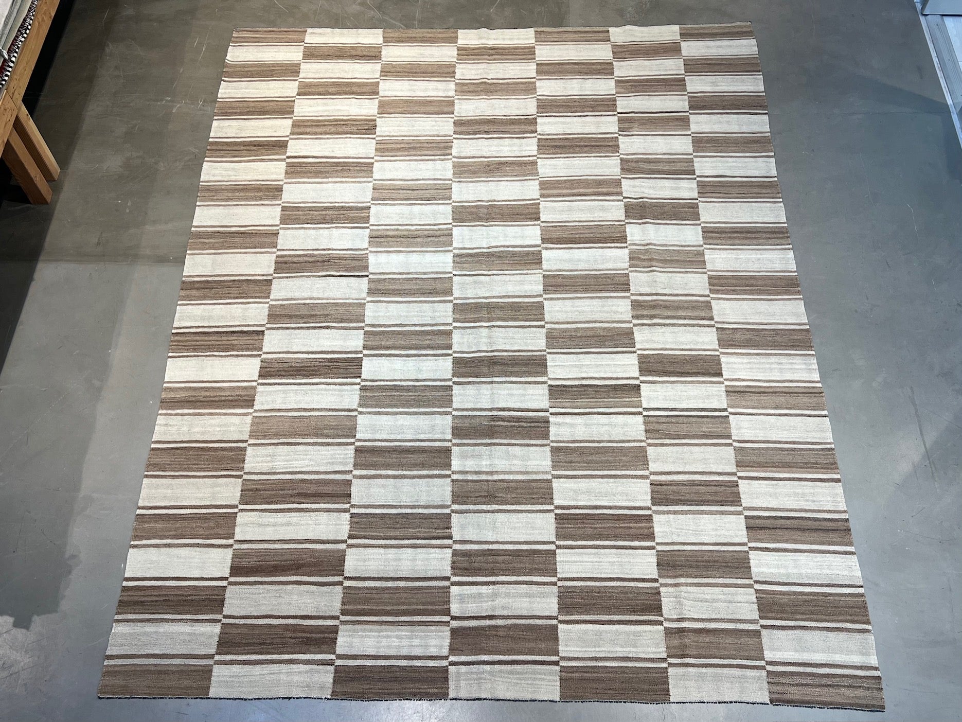 33943 9'8"x12'10" Kilim