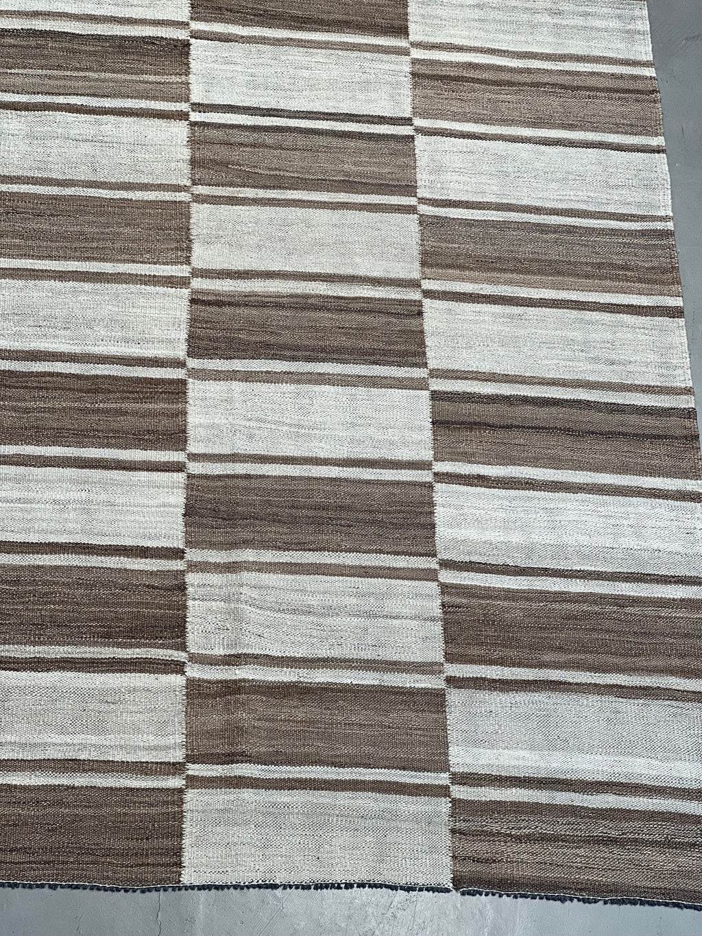 33943 9'8"x12'10" Kilim