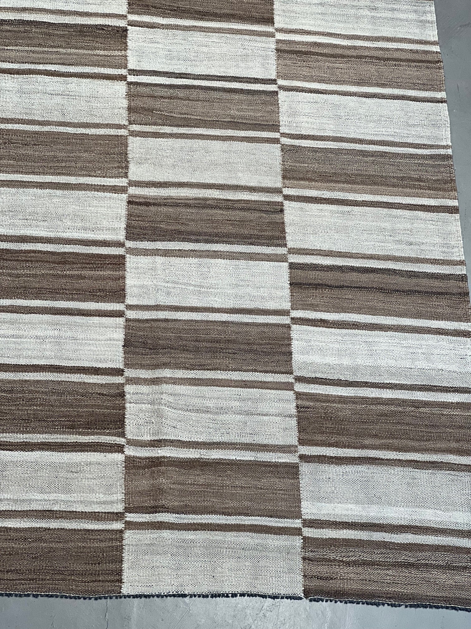 33943 9'8"x12'10" Kilim