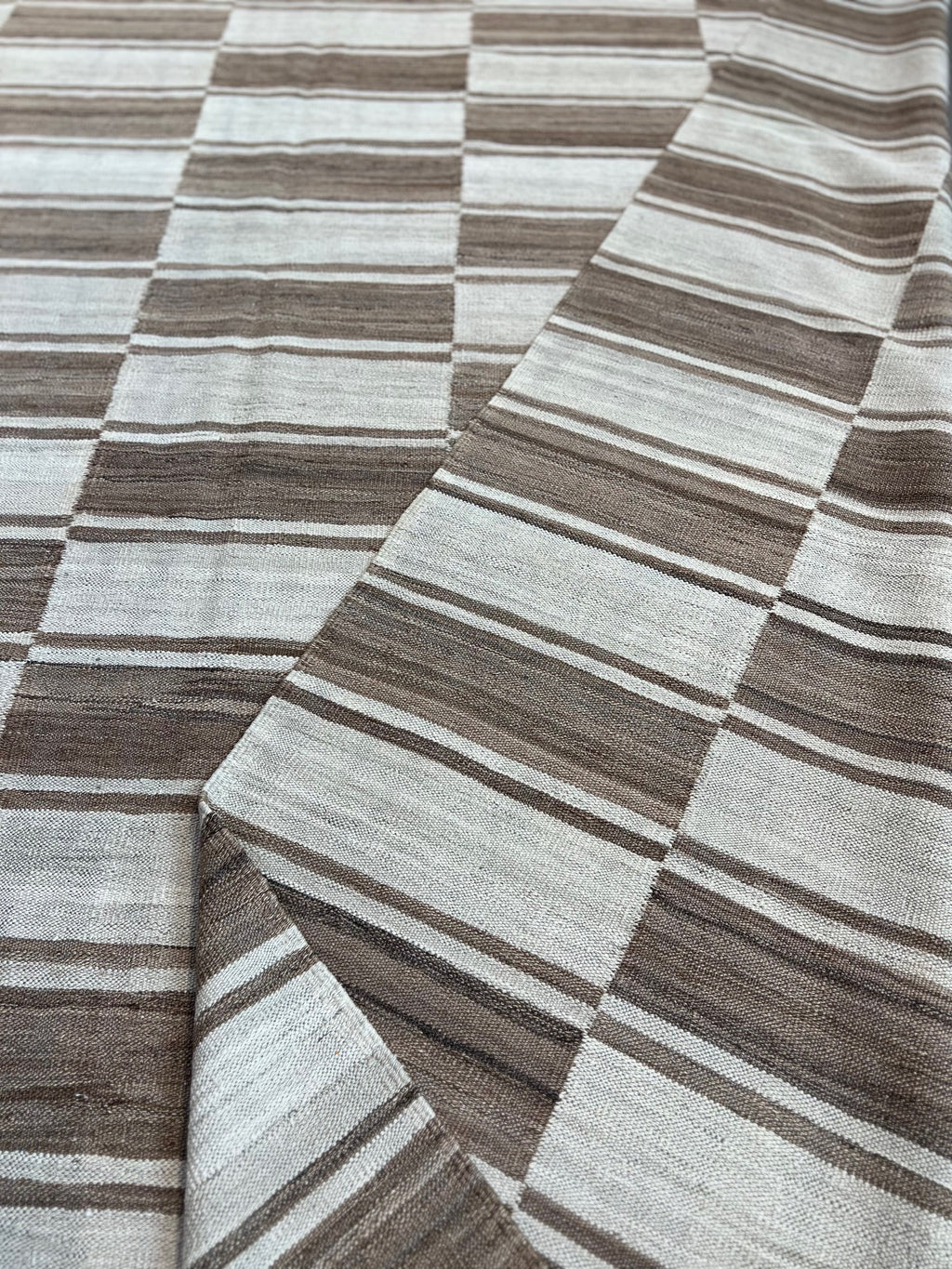 33943 9'8"x12'10" Kilim