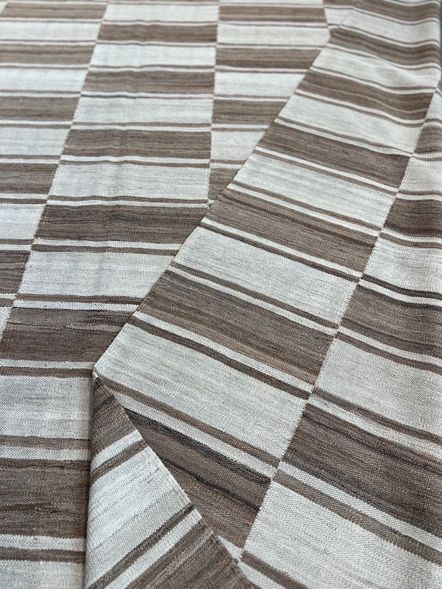 33943 9'8"x12'10" Kilim