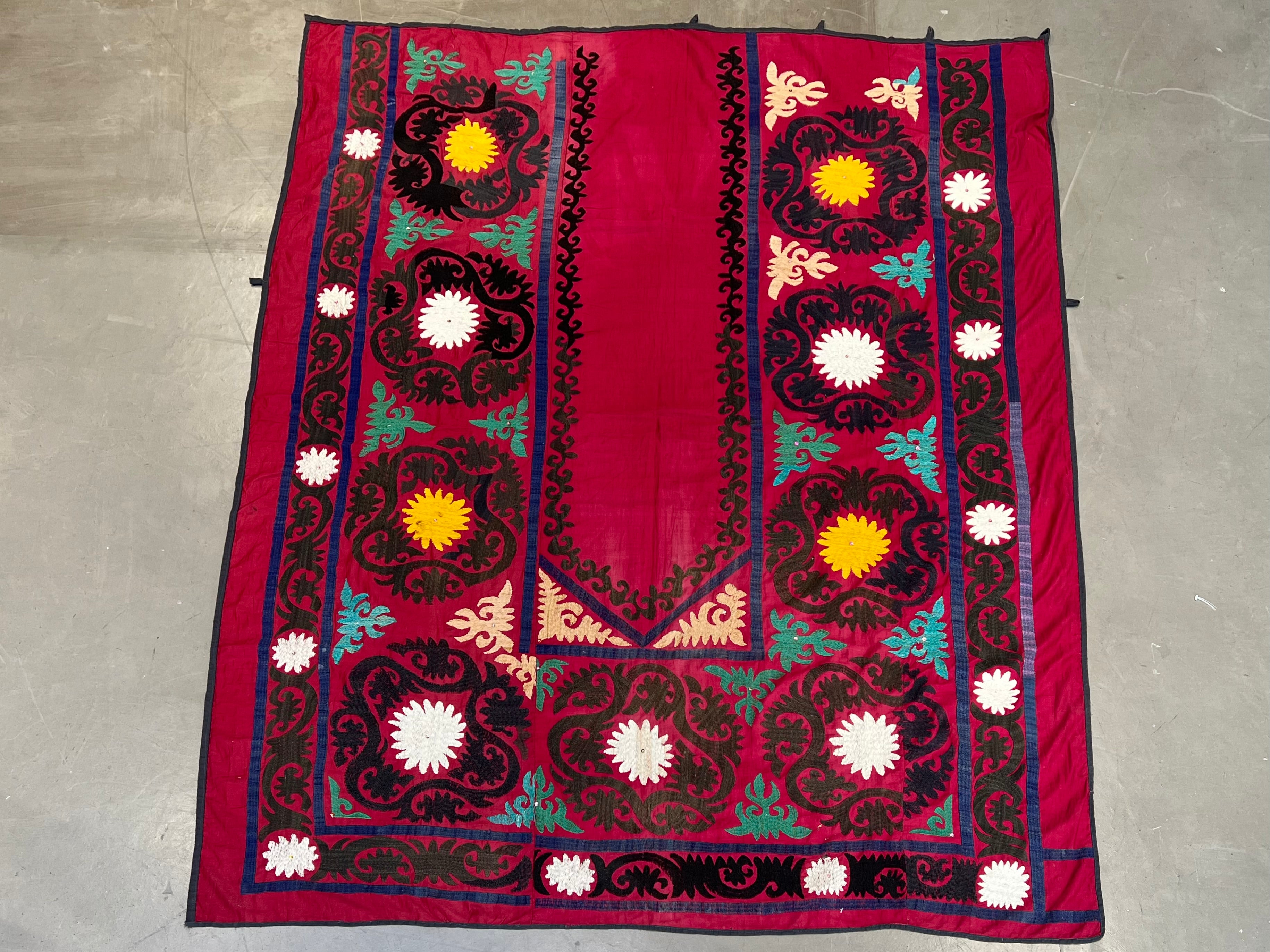 53091 5'4"x6'10" Rare Uzbekistan Suzani