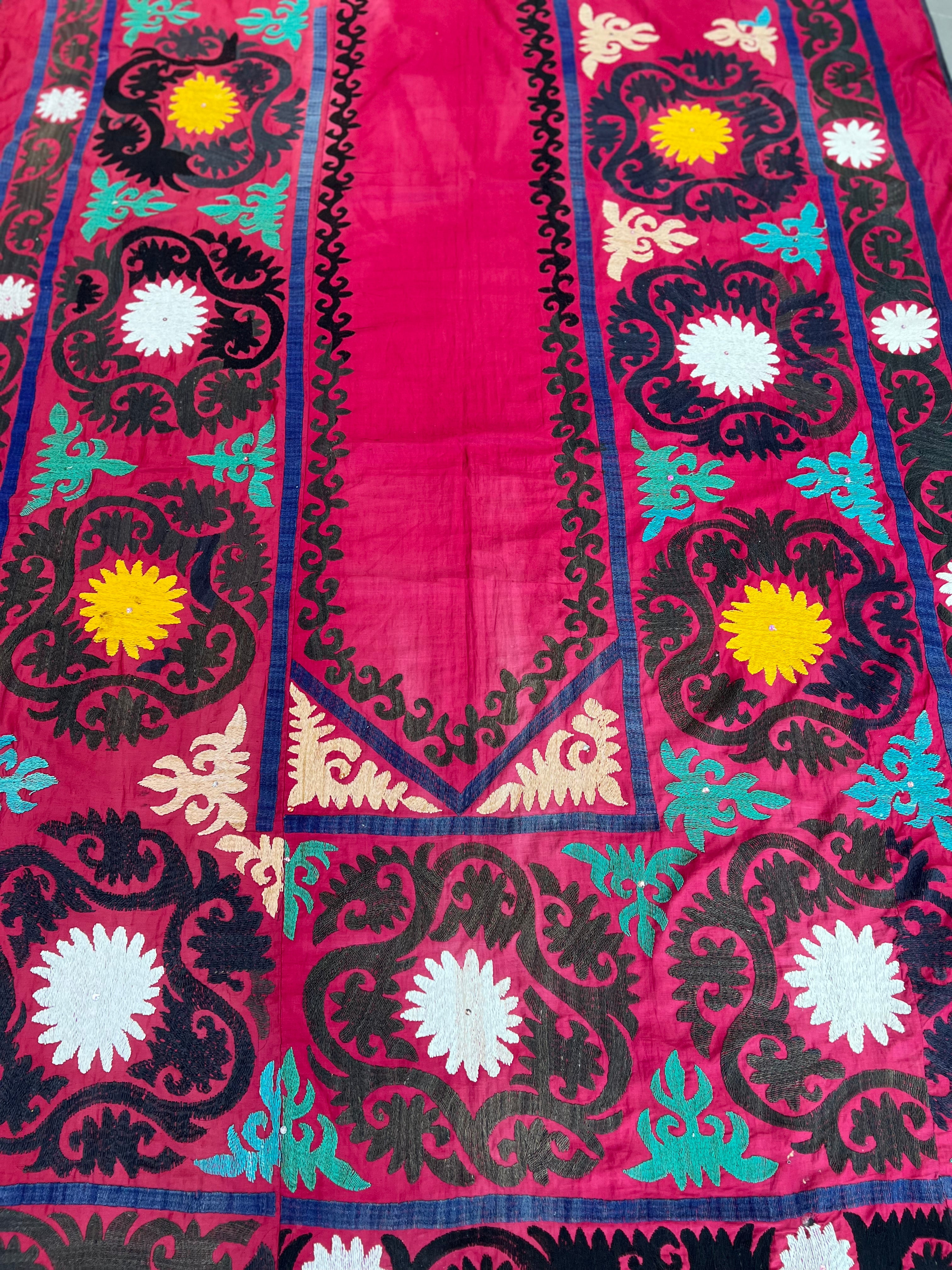 53091 5'4"x6'10" Rare Uzbekistan Suzani