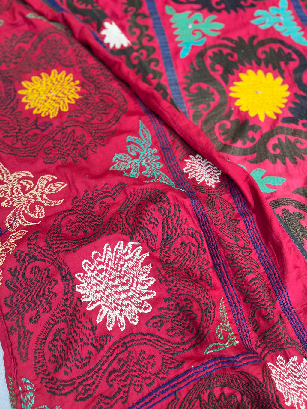 53091 5'4"x6'10" Rare Uzbekistan Suzani