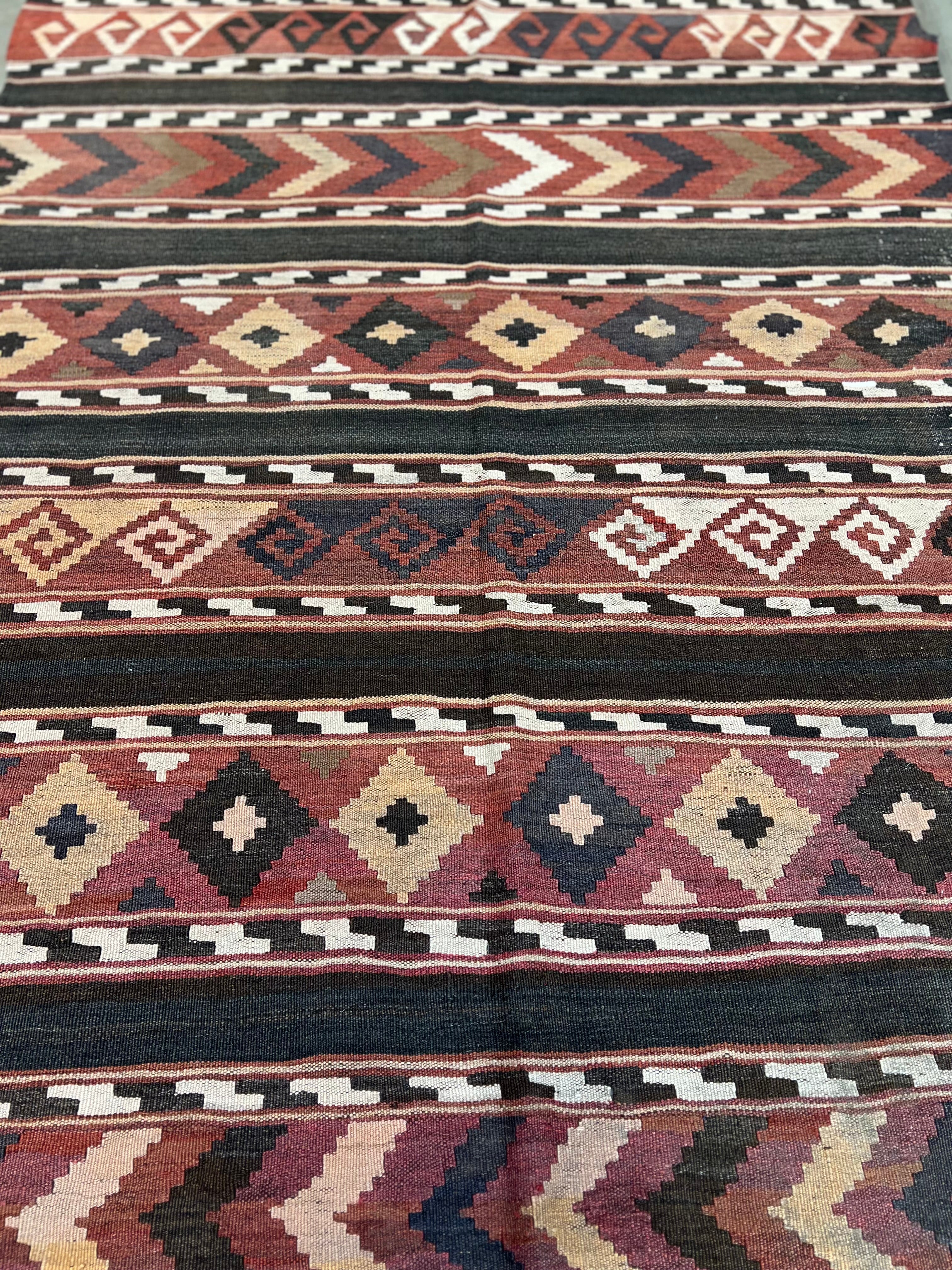 P5216 4'3"x7'5" Flatwoven Afgan Kilim