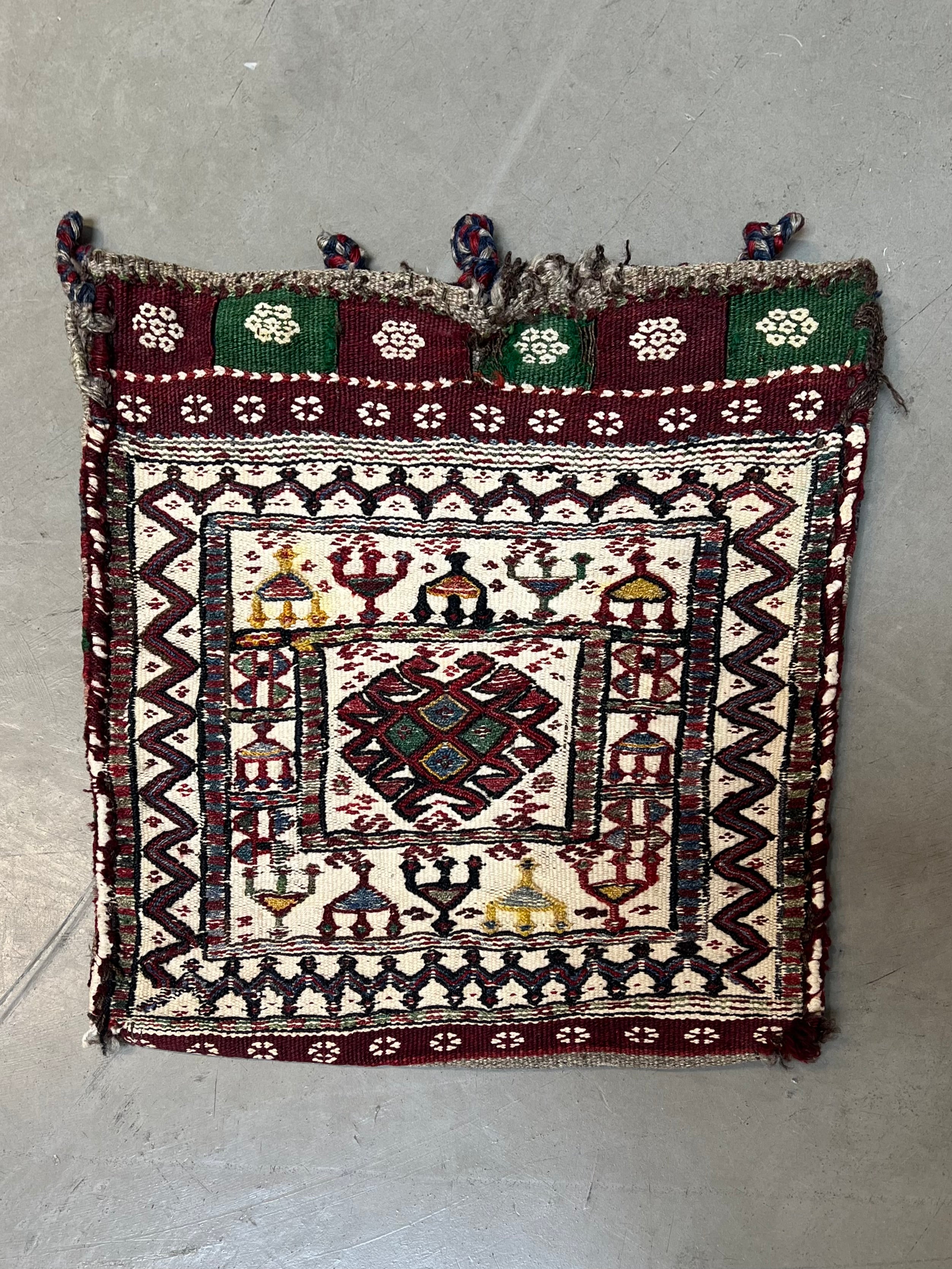 36414 Antique Lori Bakhtiari small bag 1'x1'