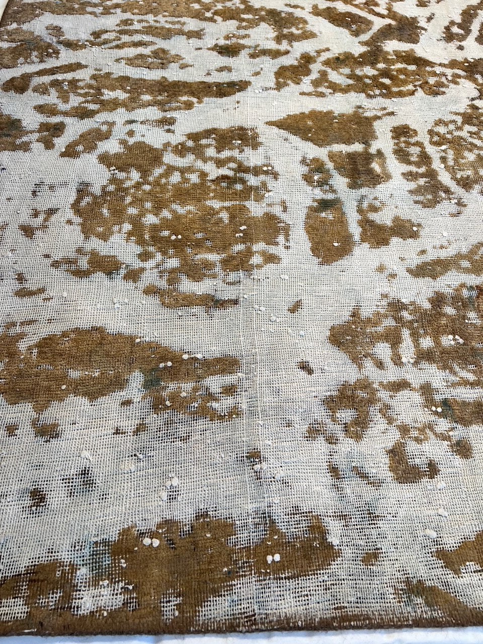61638. 8'8"x13'6" Modernized Vintage Persian rug