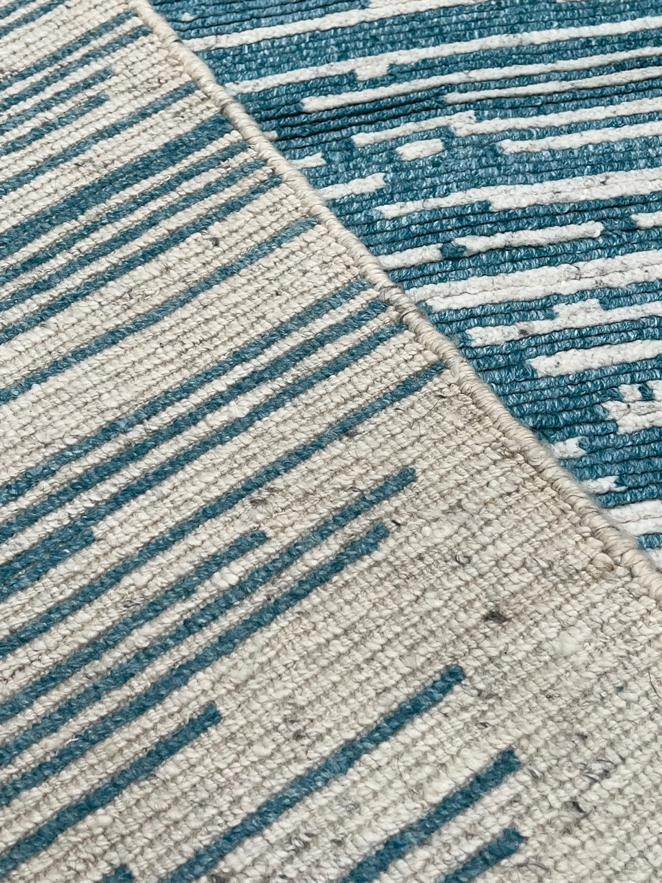 64180 India hand knotted wool Rug