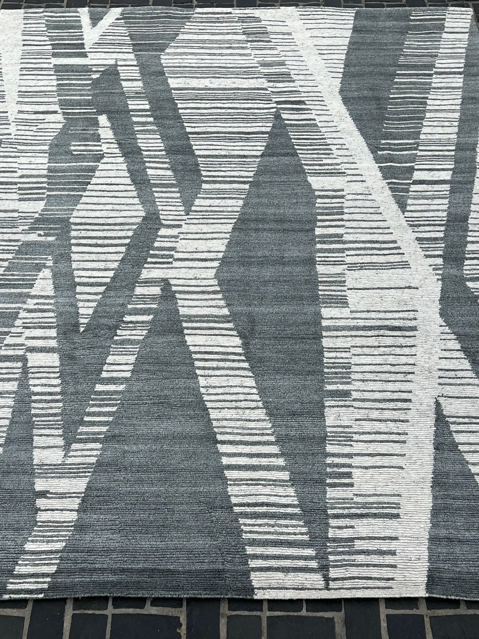 64179 India hand knotted Rug