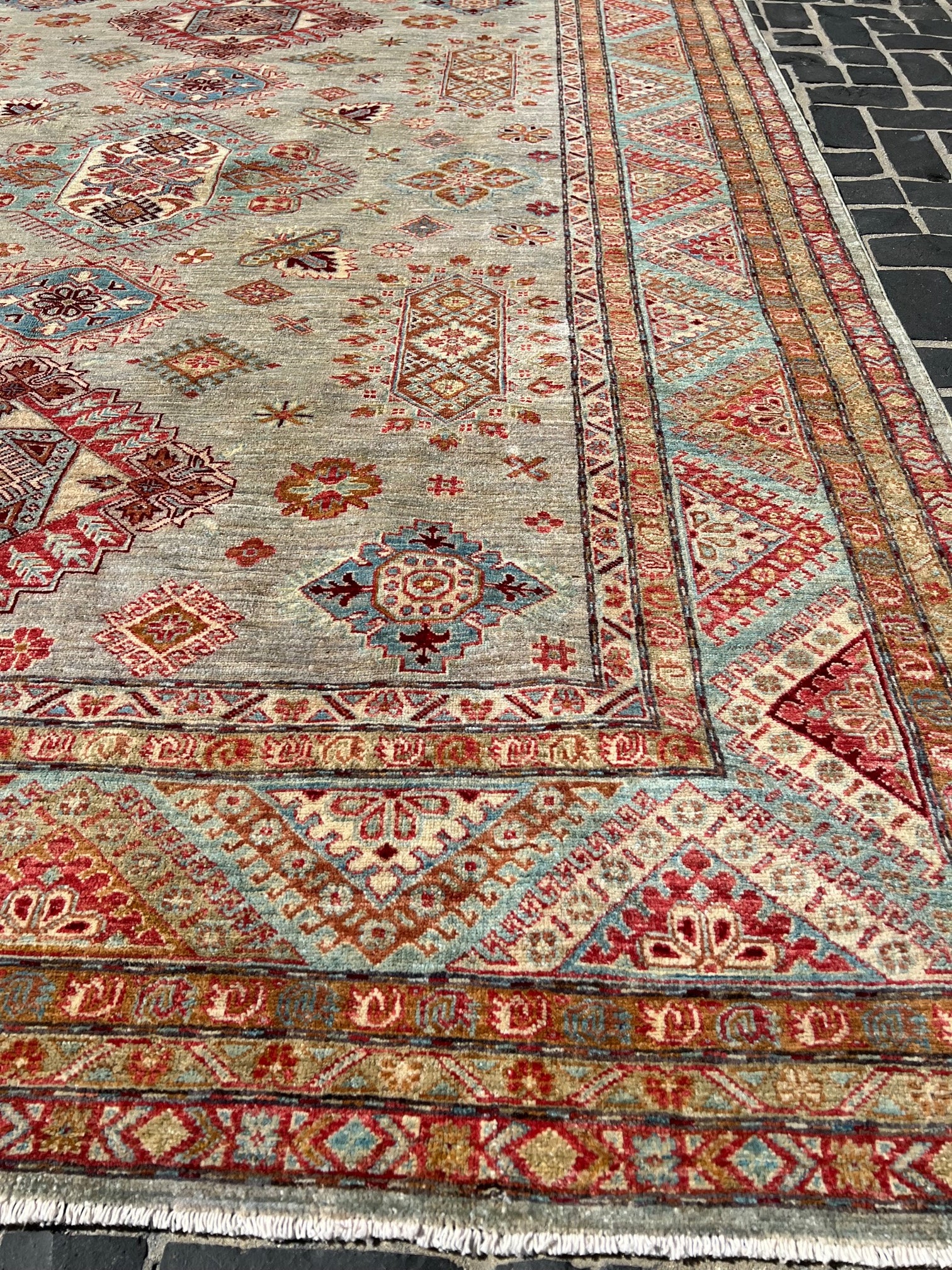 C25/101 Afgan Rug