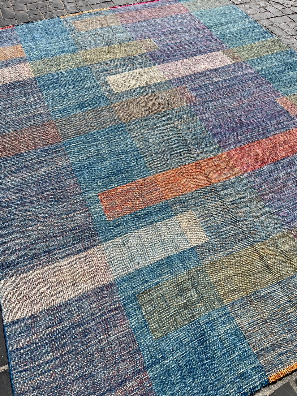 P182600 8'x10' Fine Kilim