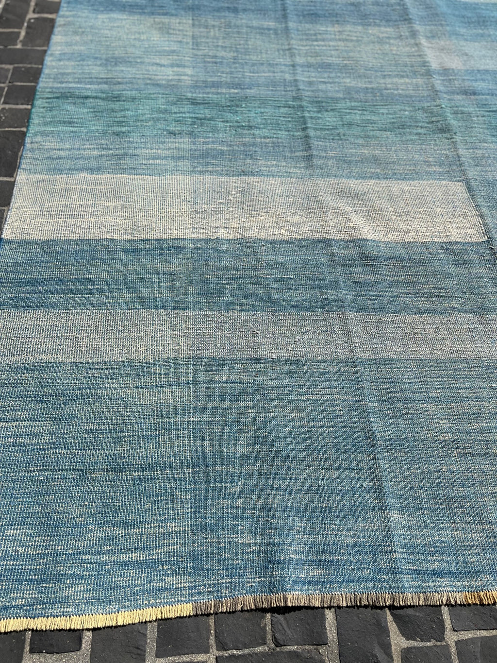 P182582. 9'x11'5" Fine Kilim