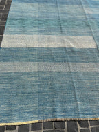 P182582. 9'x11'5" Fine Kilim