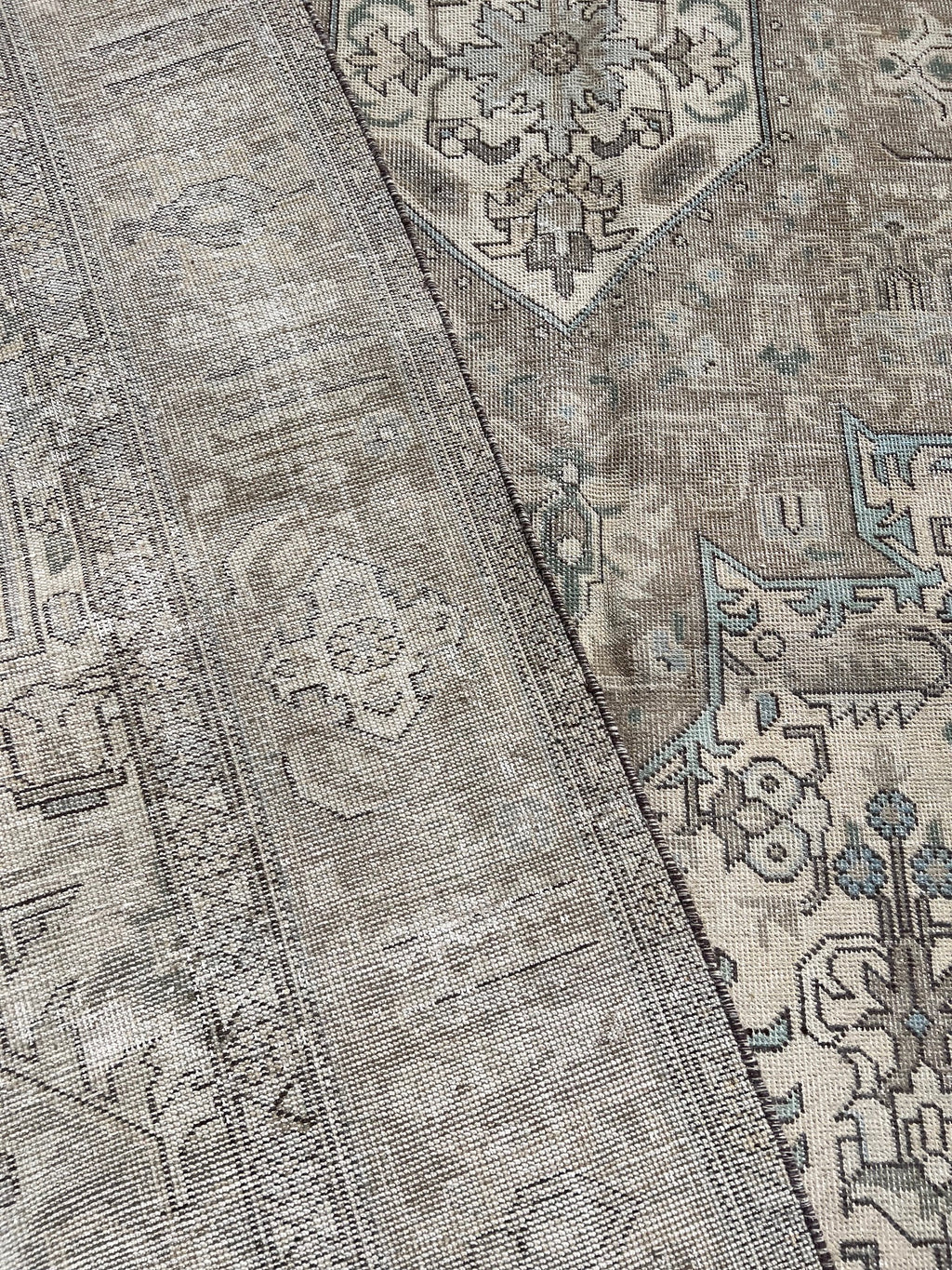 P16526 Tabriz Persian Rug