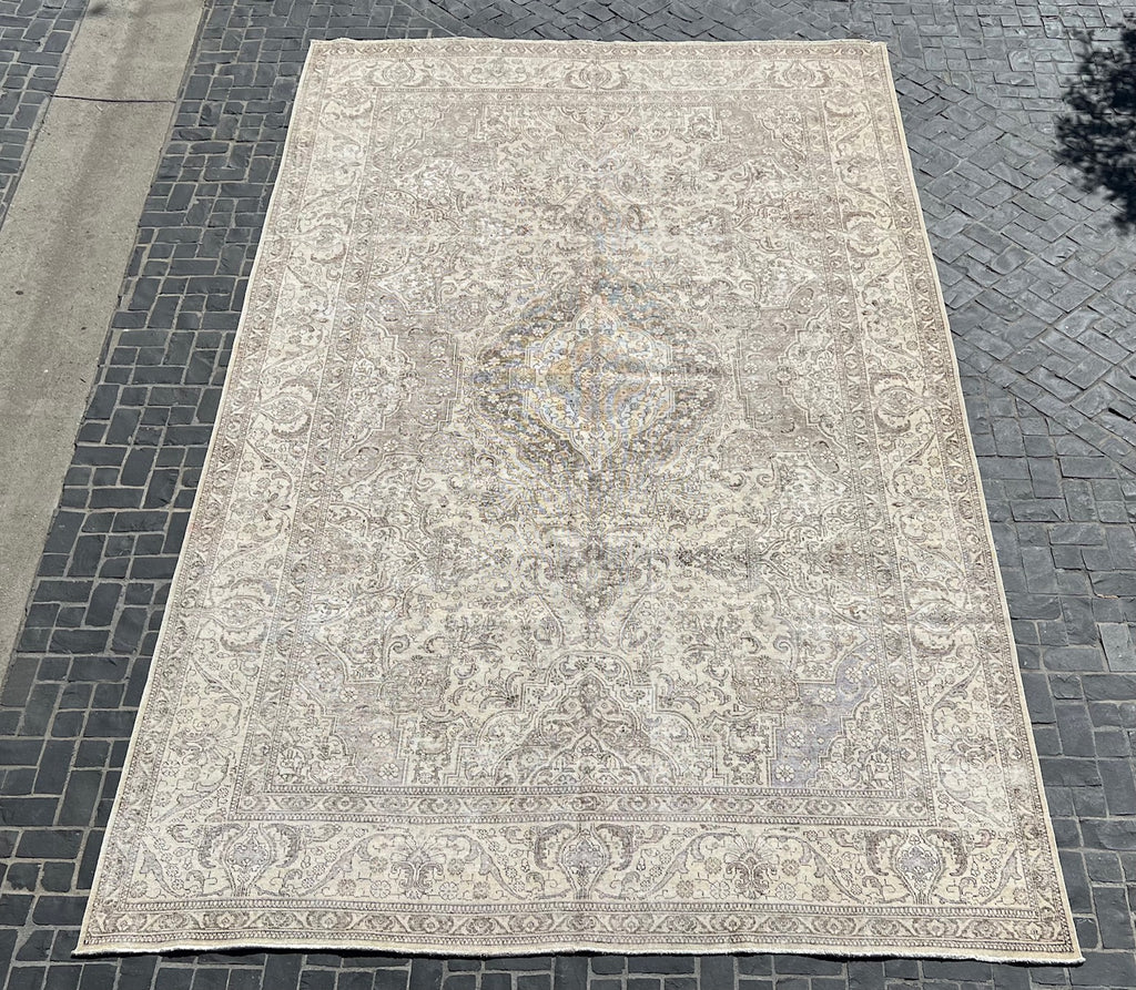 C15636 Tabriz Persian Rug