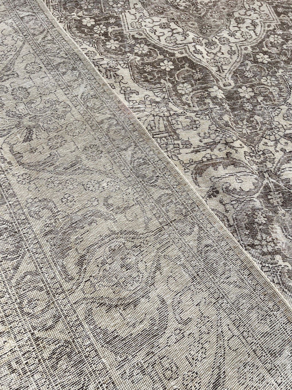 C15636 Tabriz Persian Rug