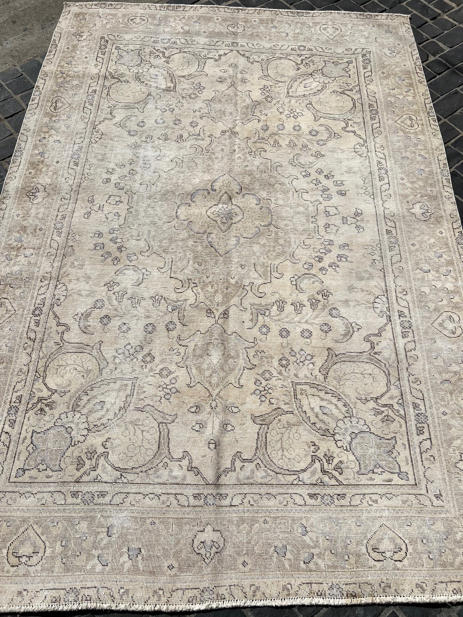 P927/101/1526 Traditional Rug