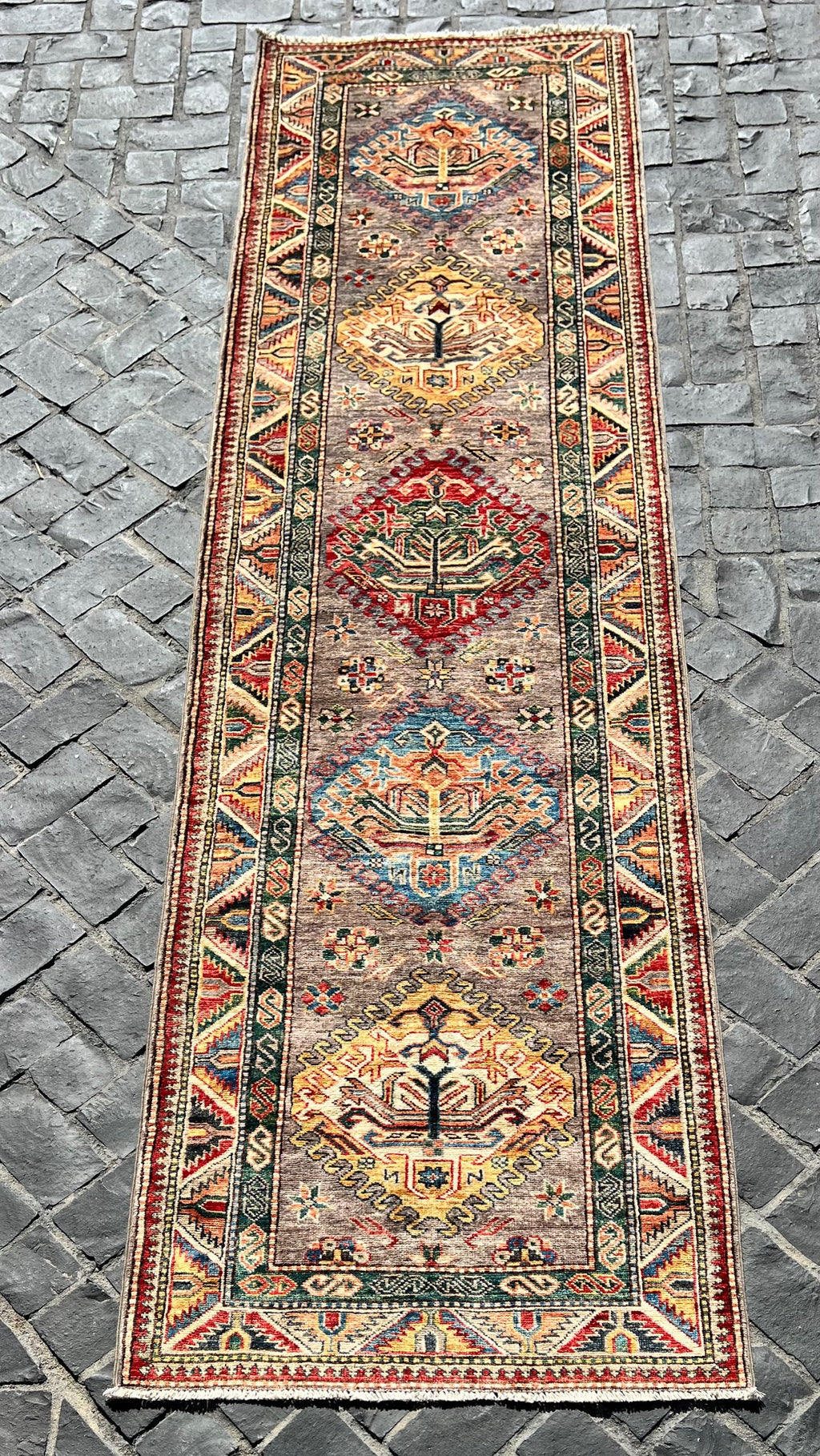 C35/166 Traditional Runner