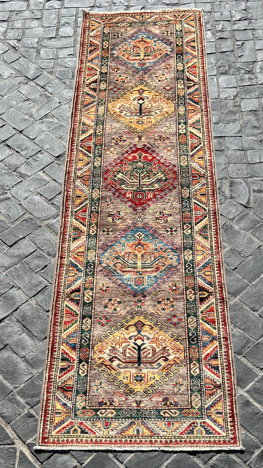 C35/166 Traditional Runner