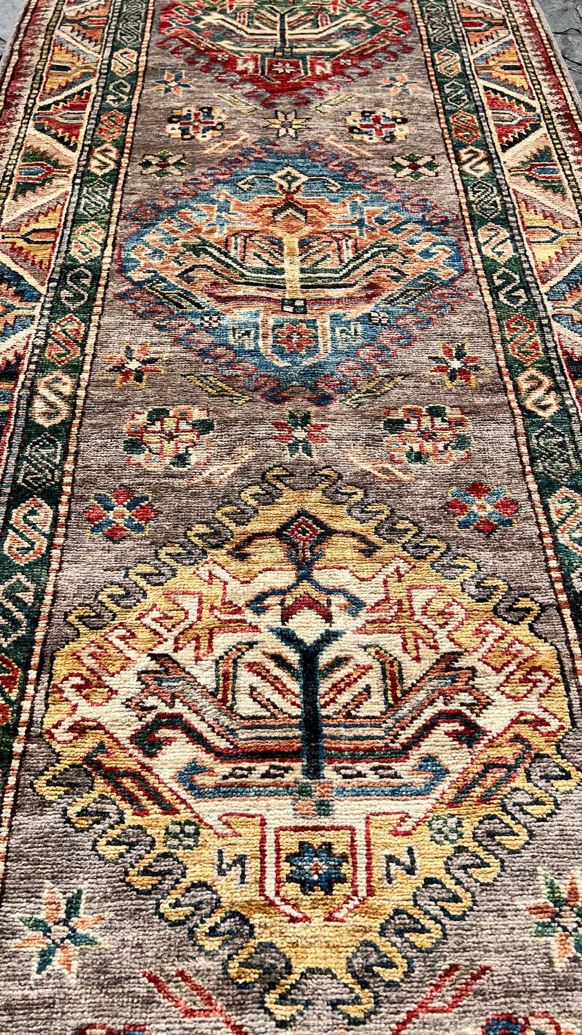 C35/166 Traditional Runner