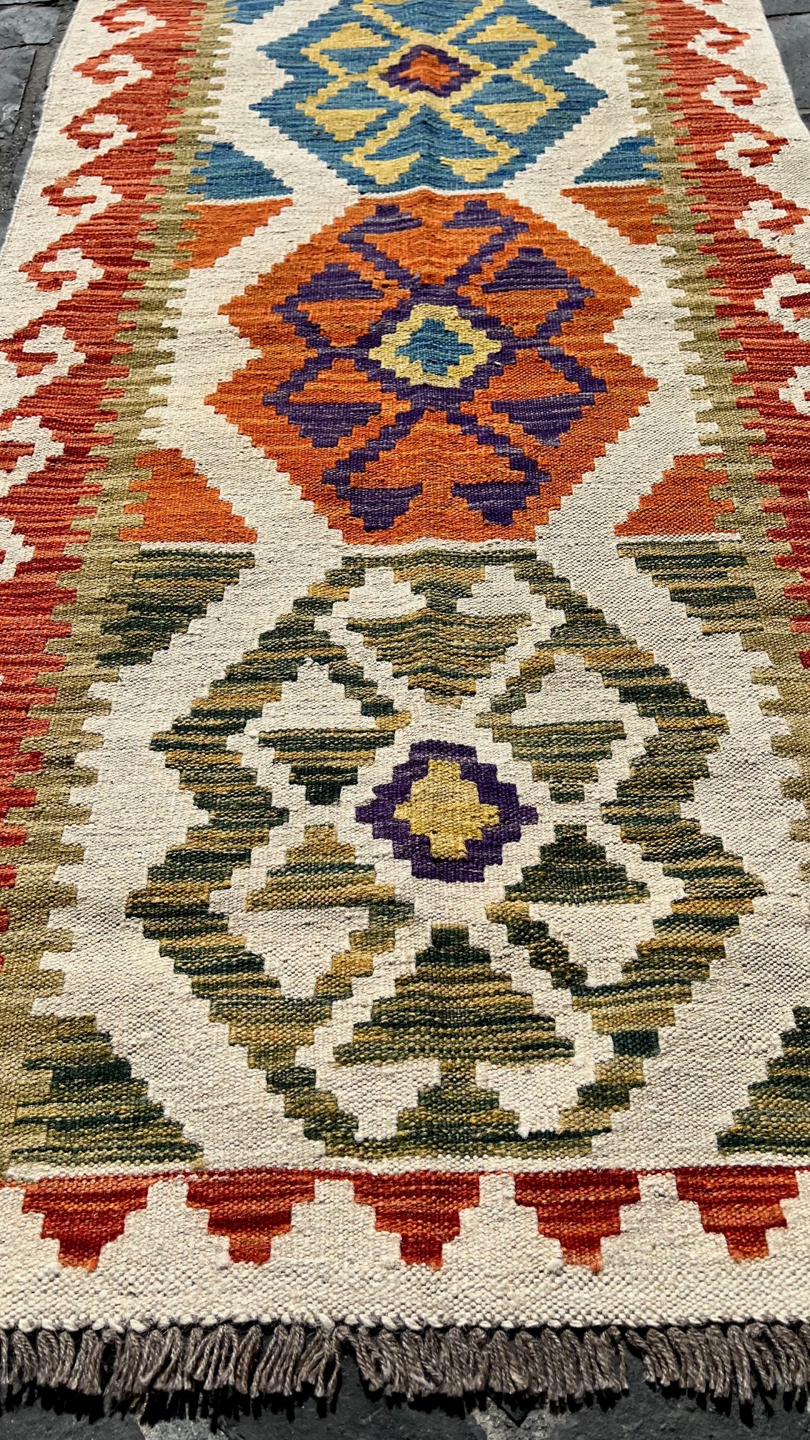 C84/379 Afgan Runner