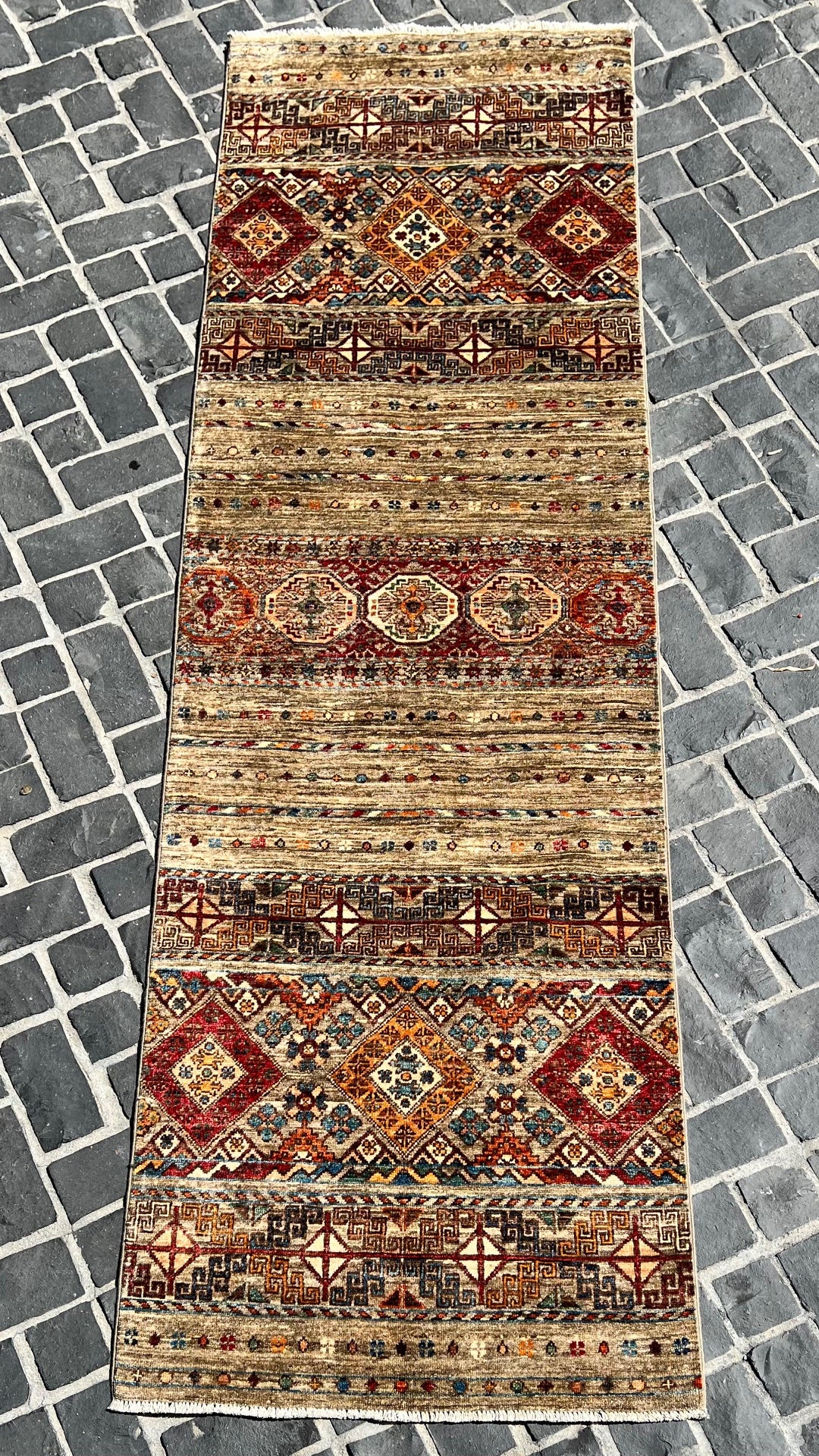 C35/169 Traditional Runner